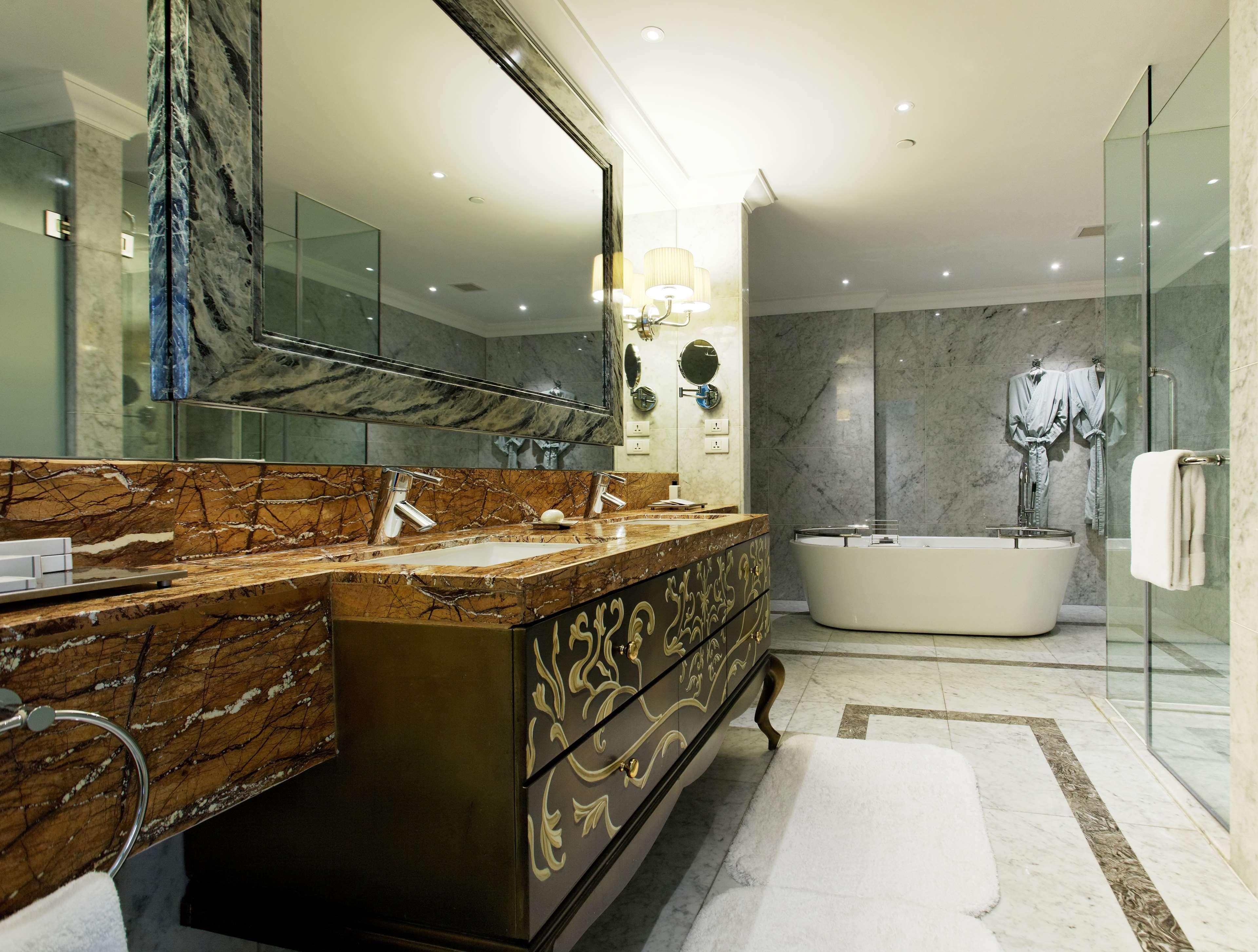 Raffles Makati by null