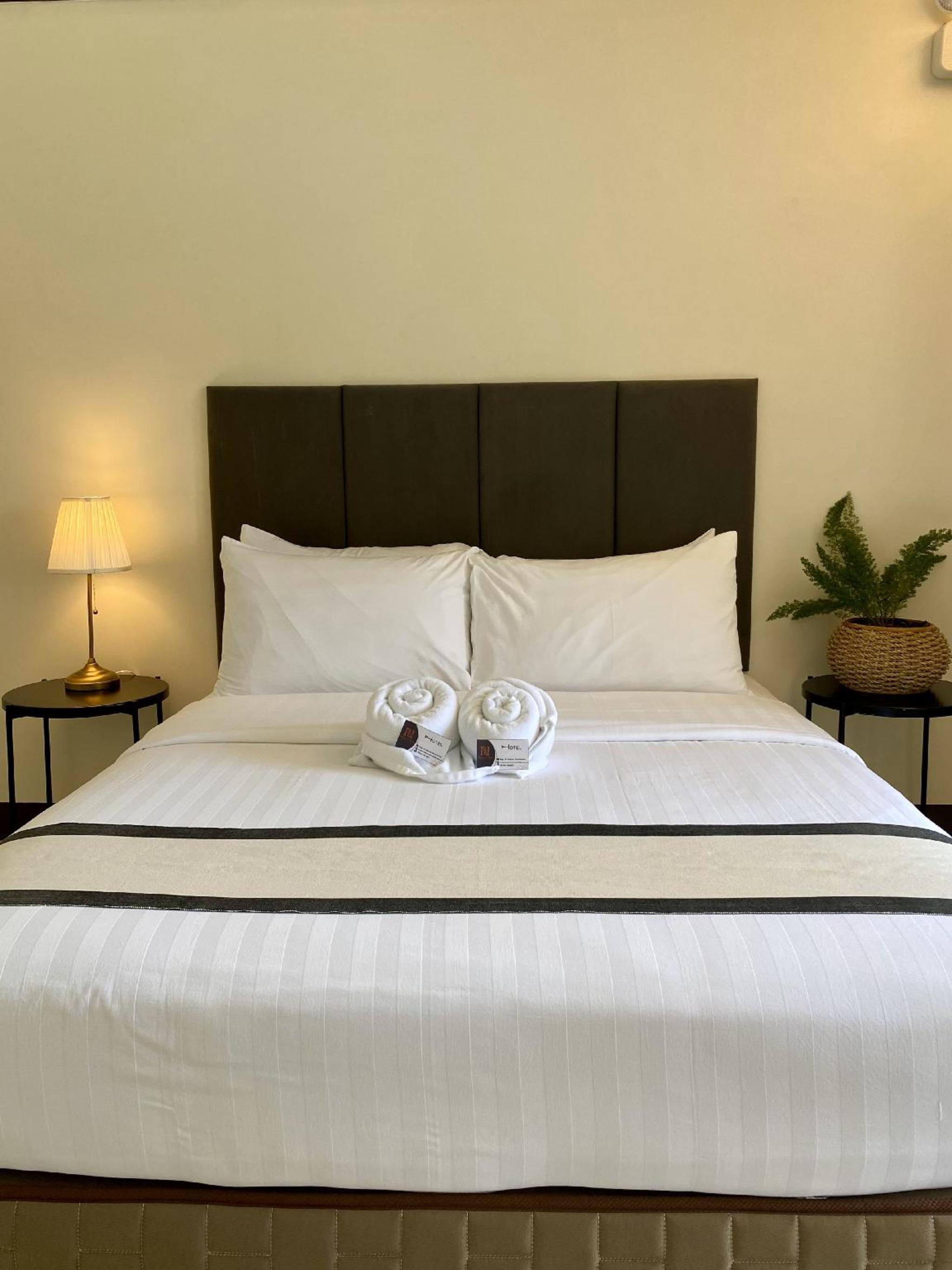 Room 5, Plaza Del Norte & Convention Center, Laoag City