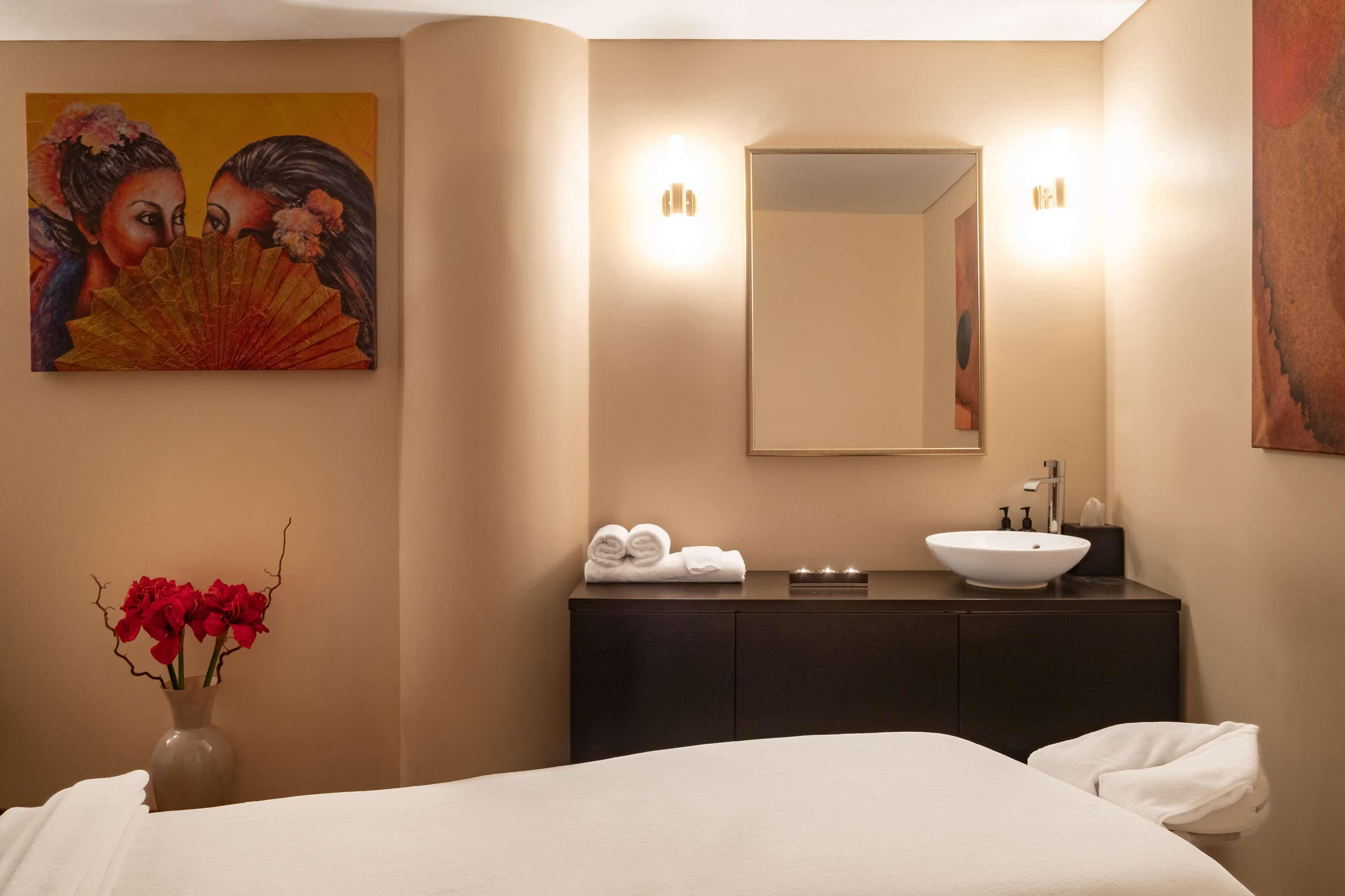 Grand Hotel Vilnius, Curio Collection