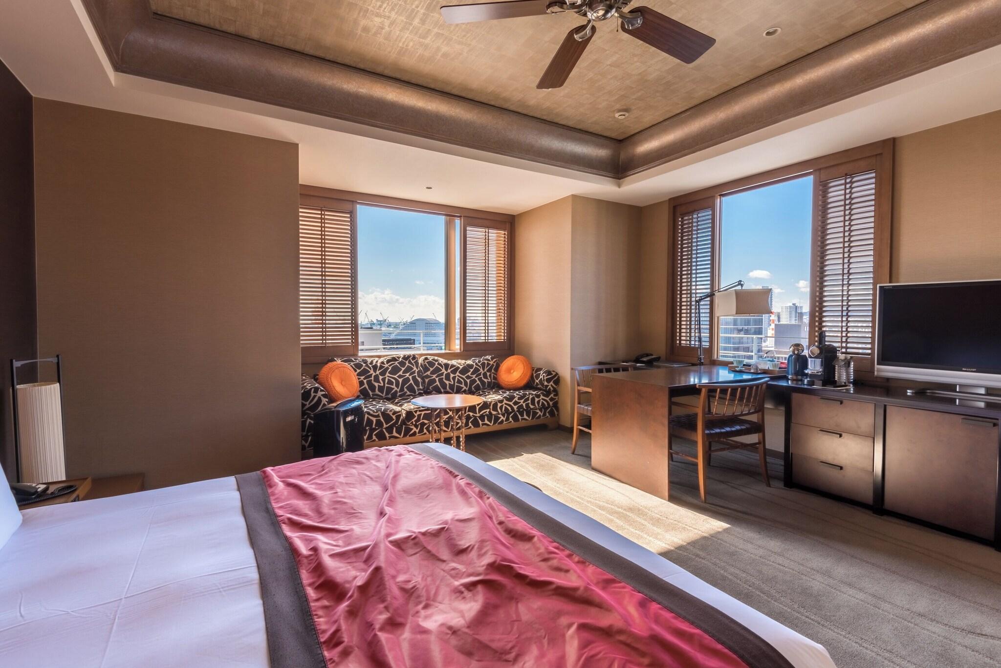 Oriental Hotel by null