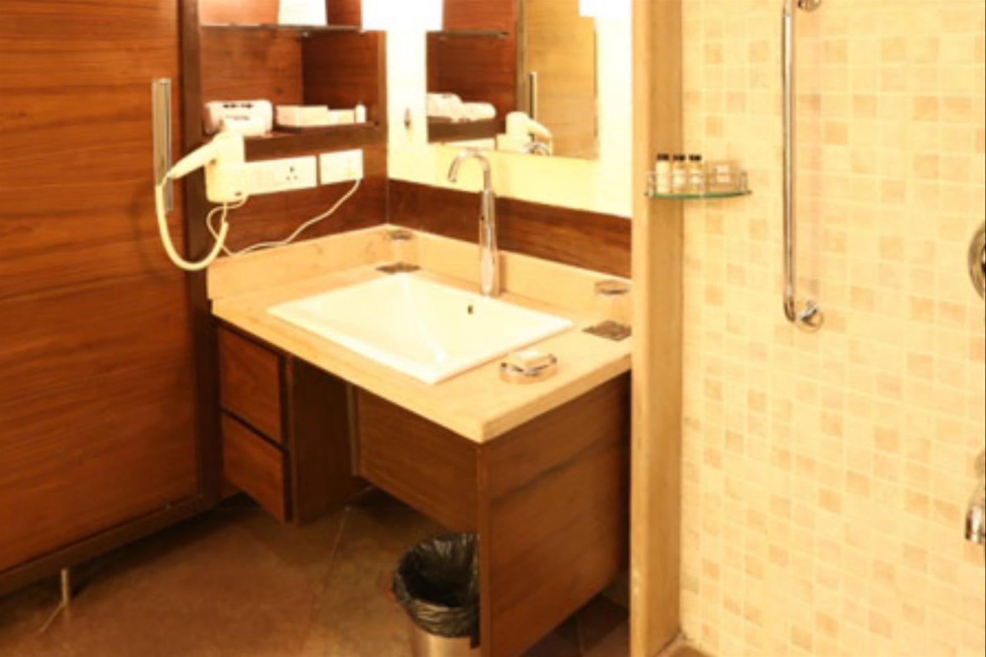 Deltin Suites - фото