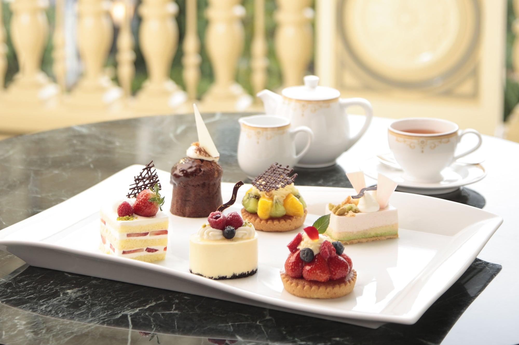 Tokyo Disneyland Hotel by null