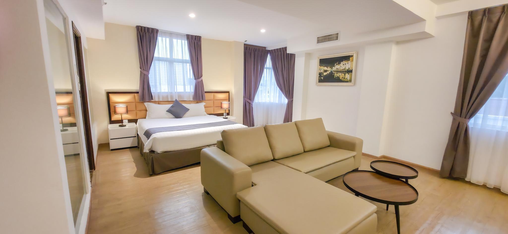 Hallmark Crown Hotel
