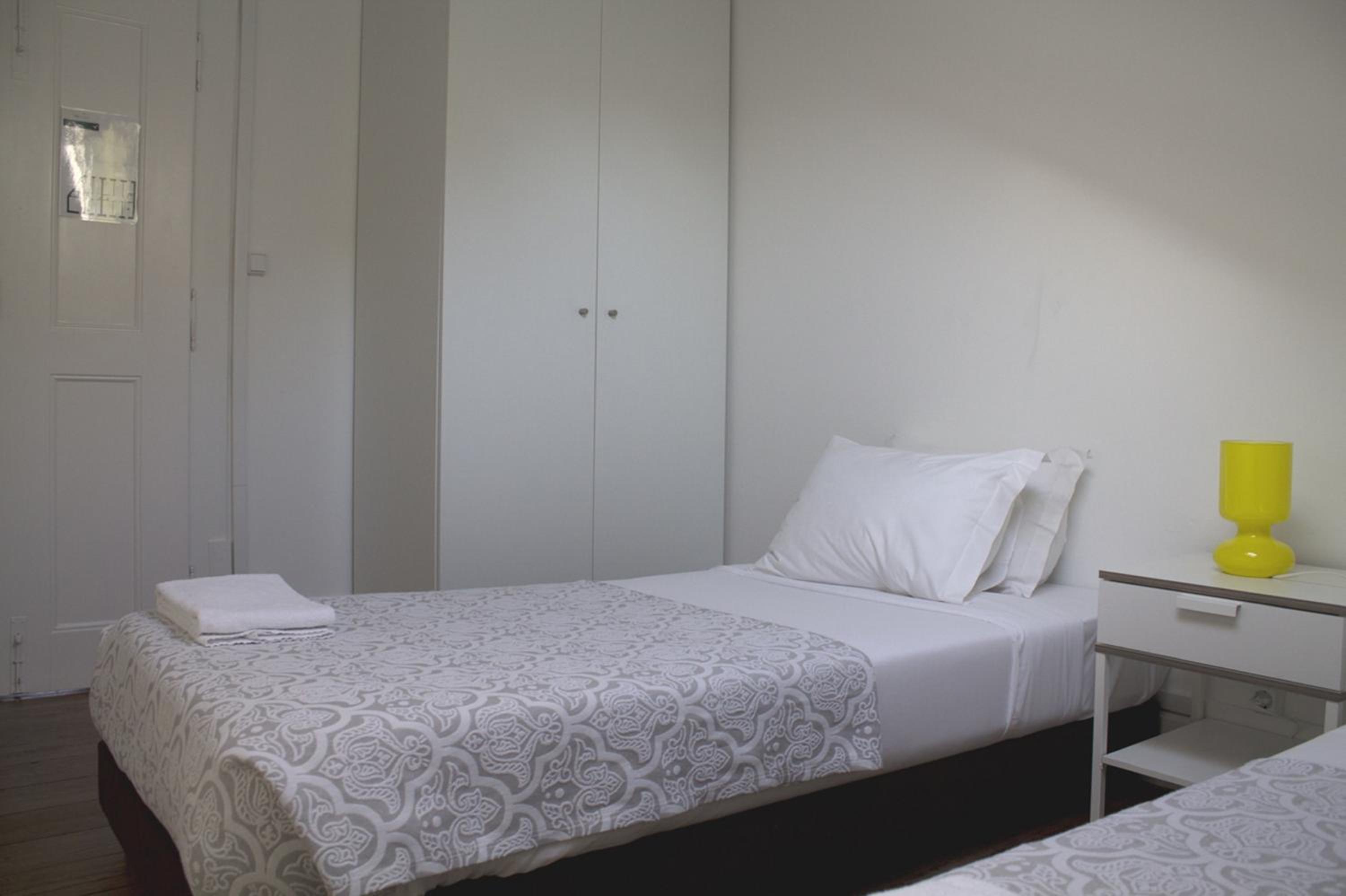 WW Hostel & Suites