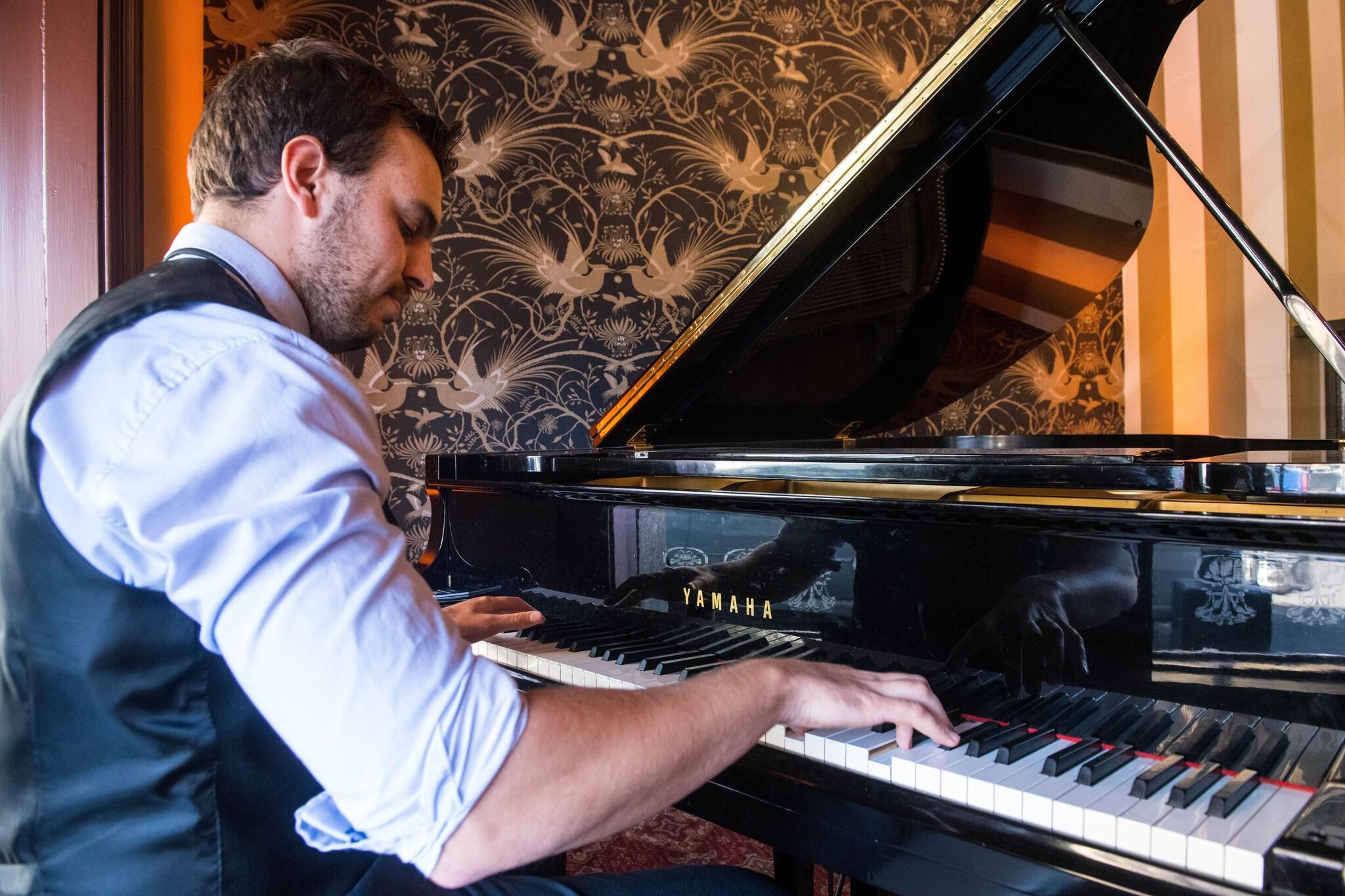 Hadley's Orient Hotel by null