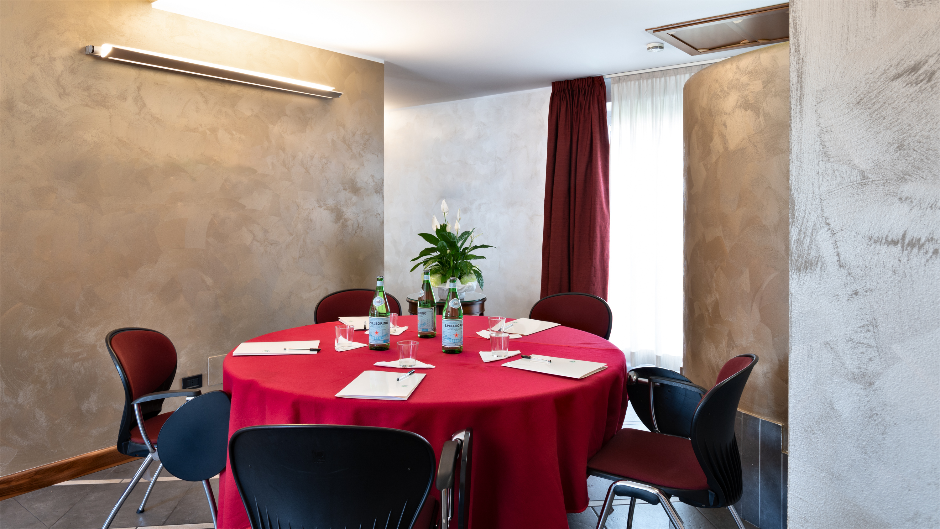 Sunflower Hotel - photo