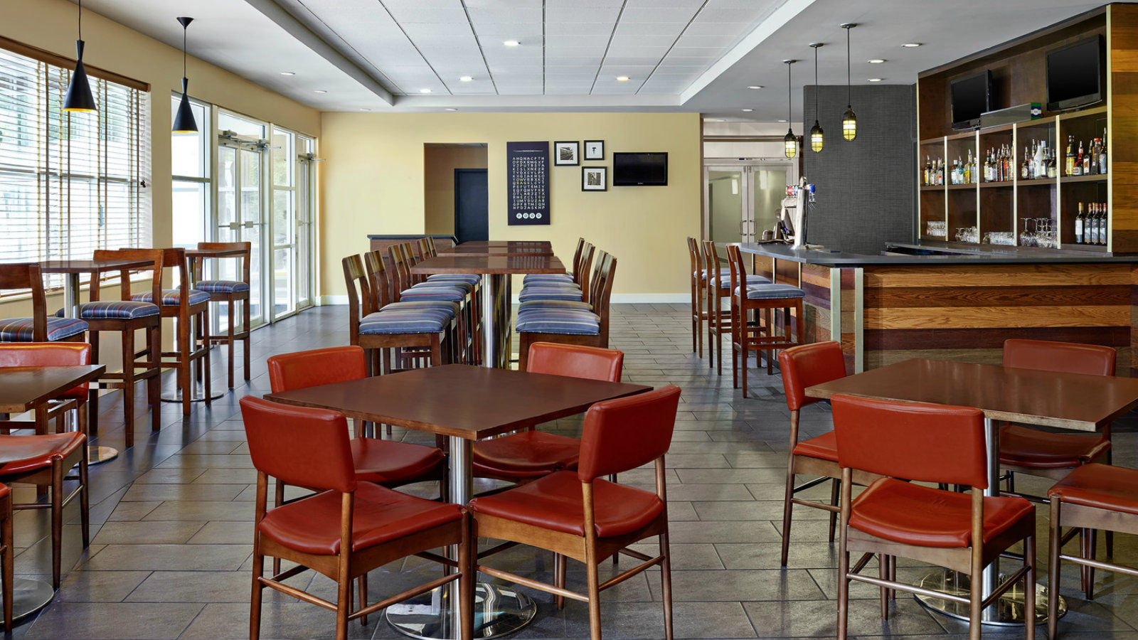 Four Points by Sheraton Surrey Hotel