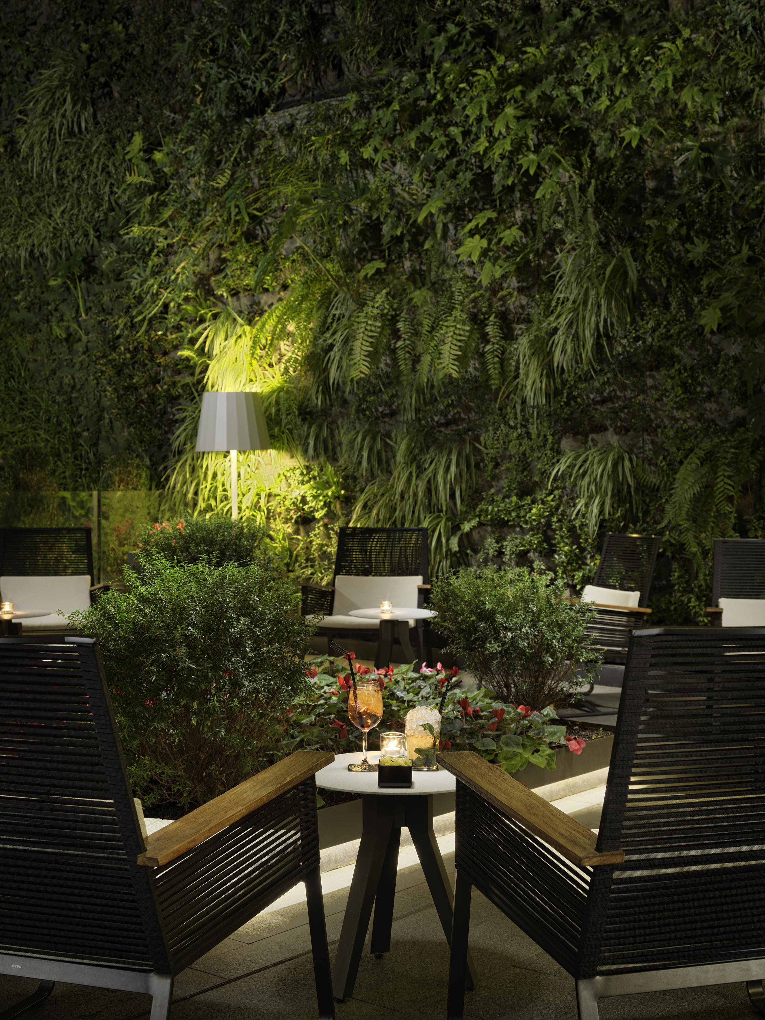 H10 Urquinaona Plaza by null