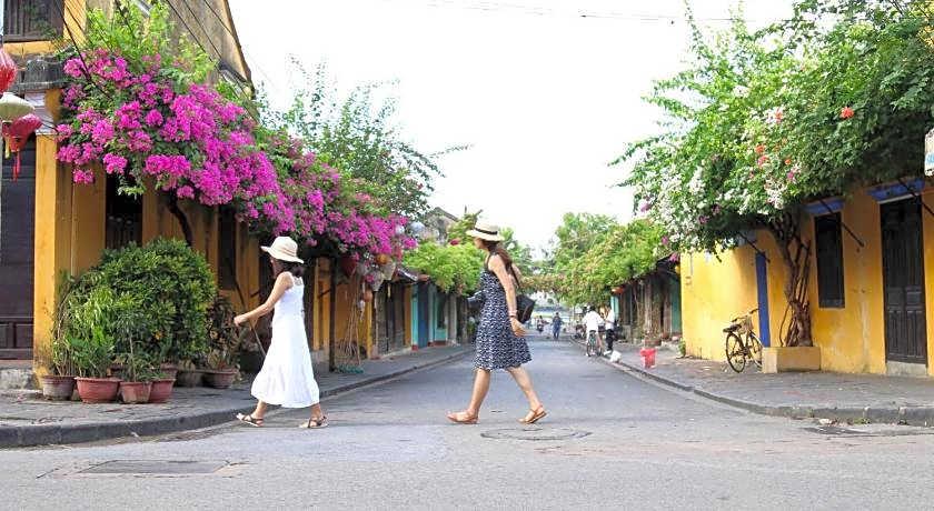 Long Life Riverside Hotel by null