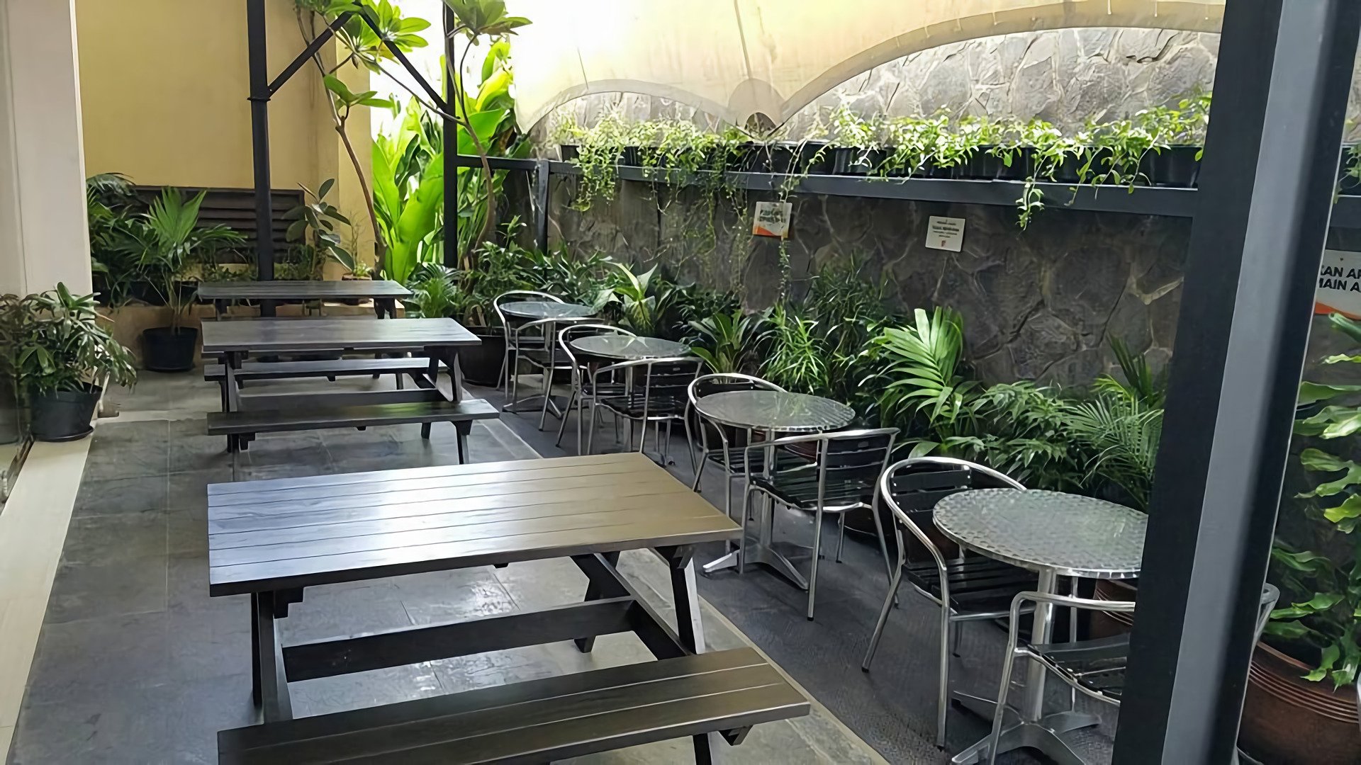 V Hotel Jakarta