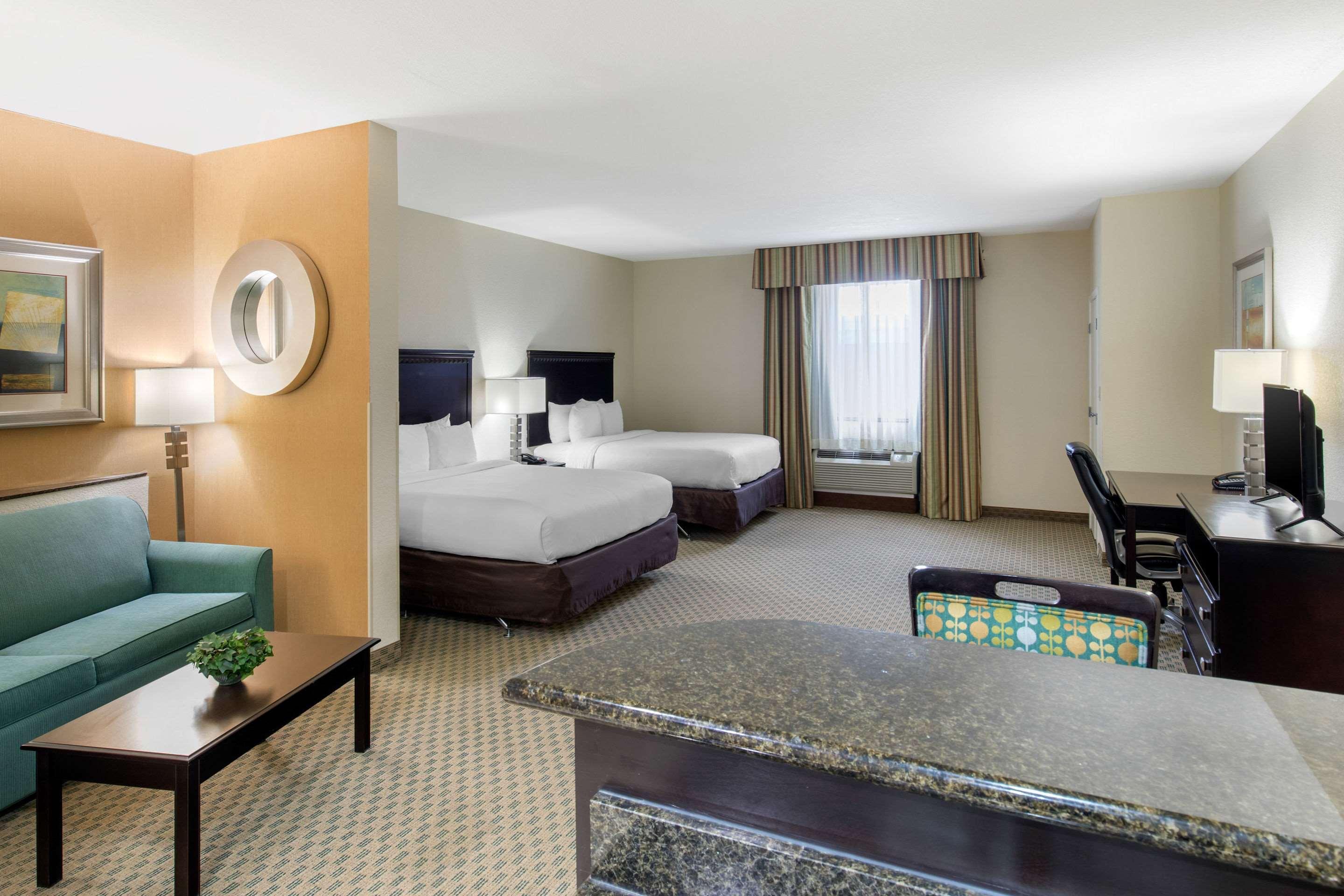 Rodeway Inn & Suites Hillsboro