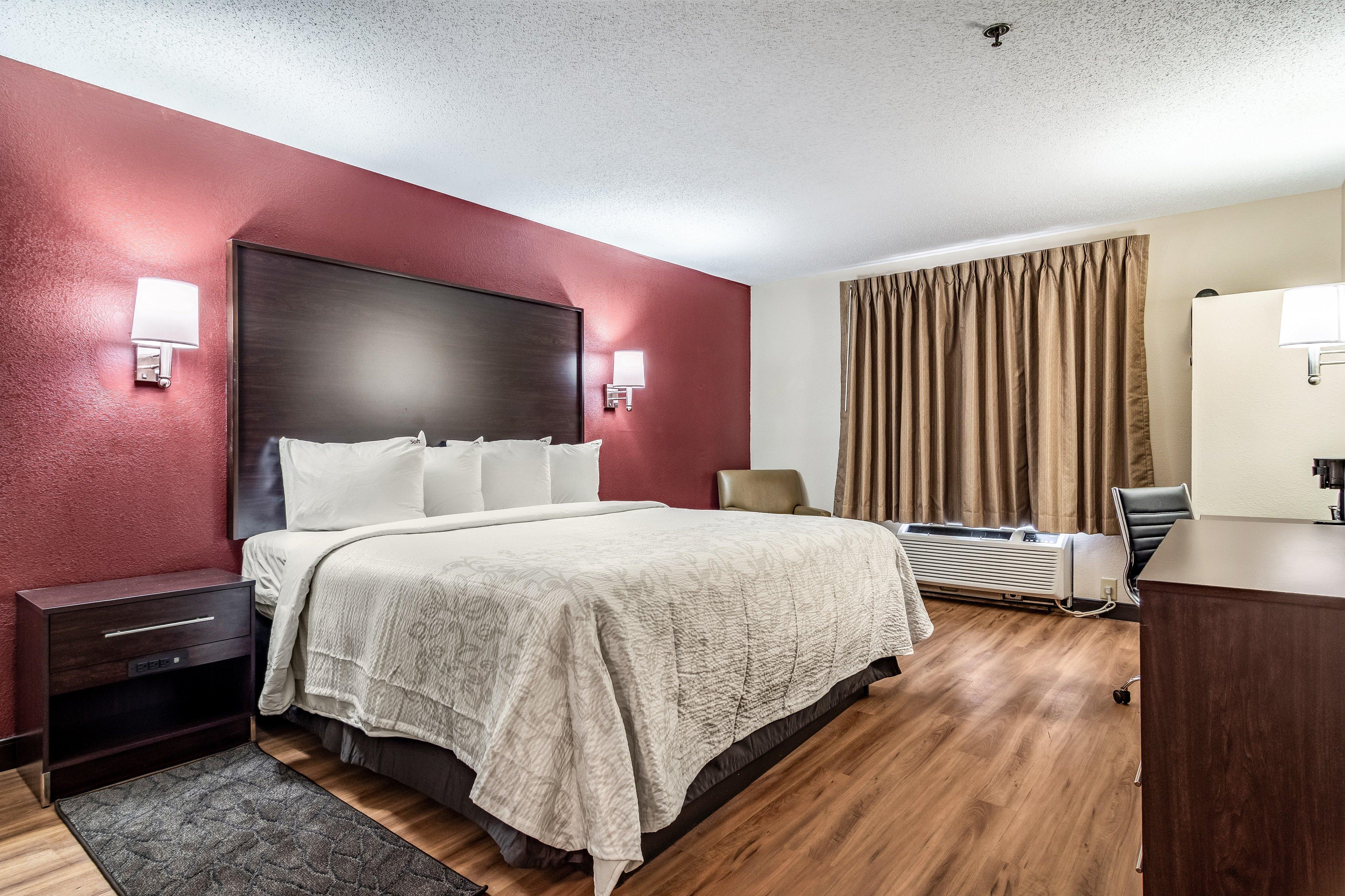 Red Roof PLUS+ & Suites Atlanta Airport South
