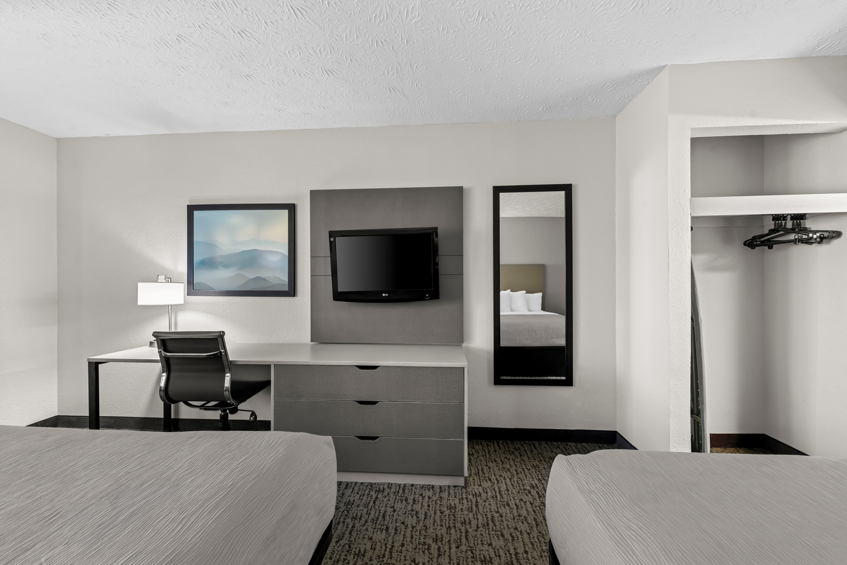 Quality Inn & Suites At Dollywood Lane