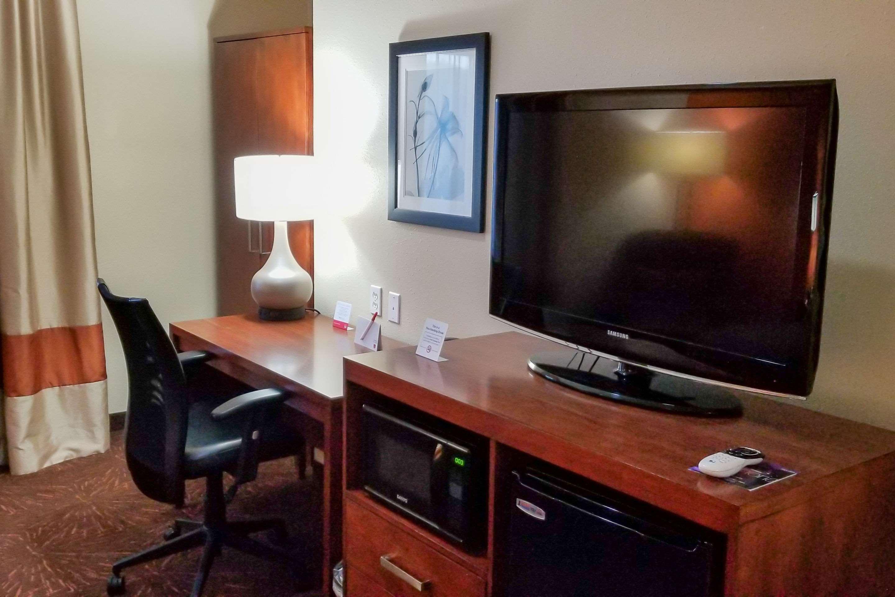 Econo Lodge Inn & Suites East Houston I-10
