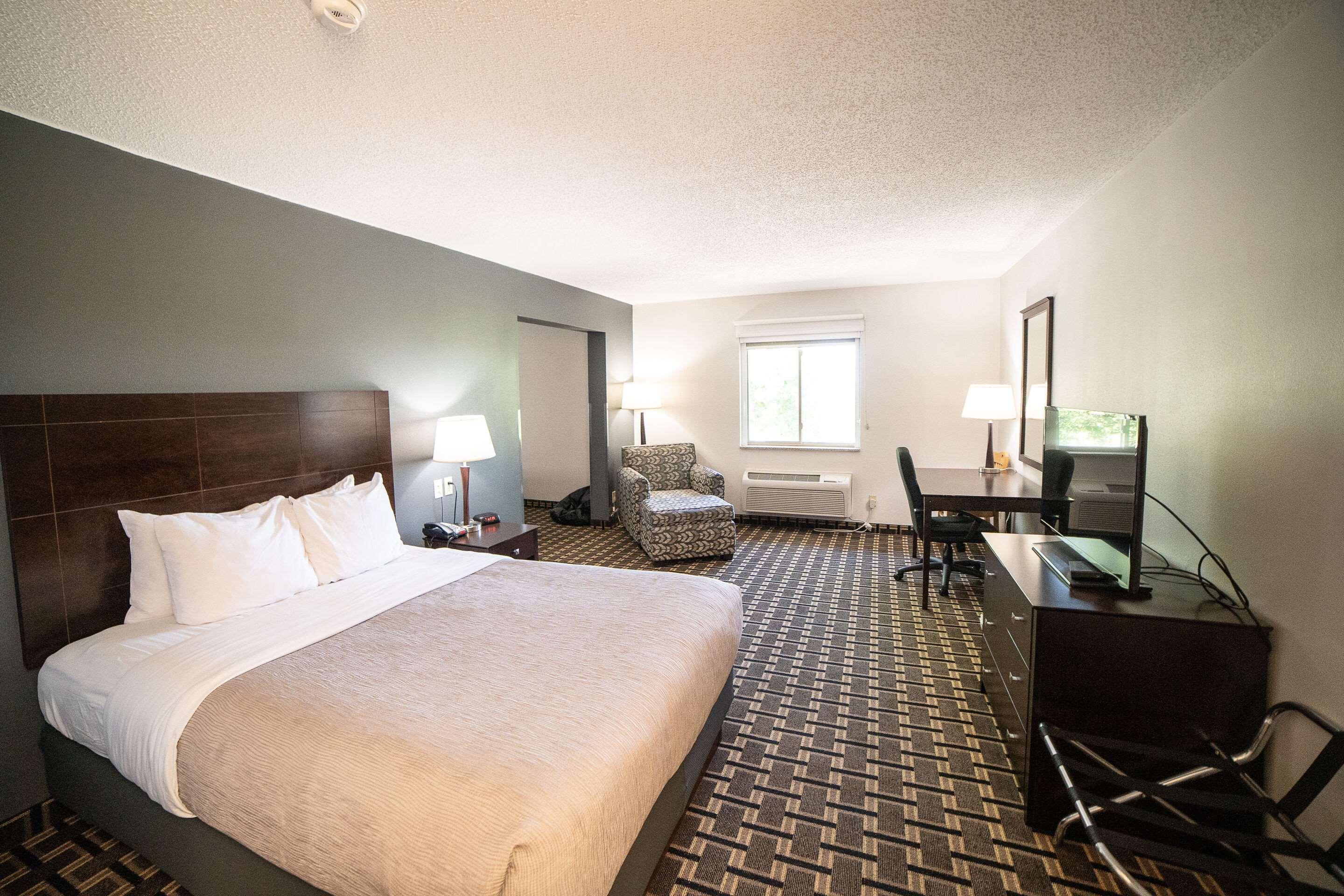 Quality InnSuites Watertown Prairie Lakes IceArena