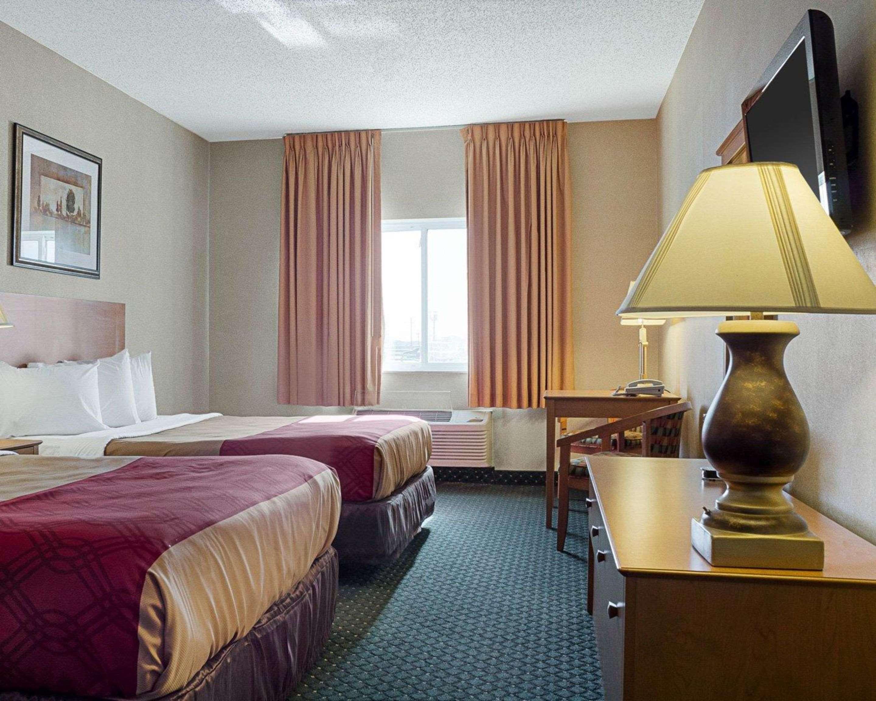 Econo Lodge Fargo - West Acres