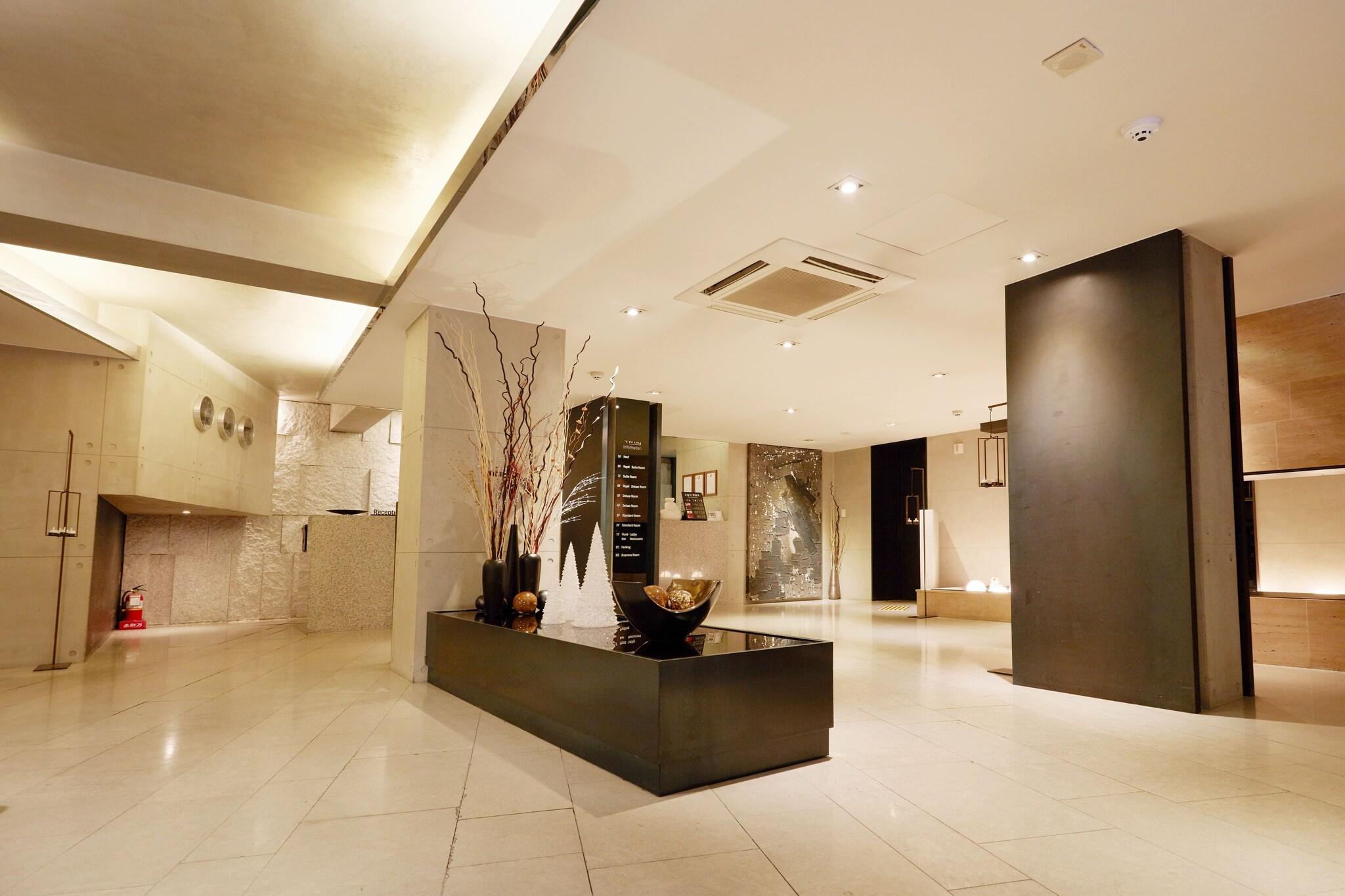 Hotel Tria by null