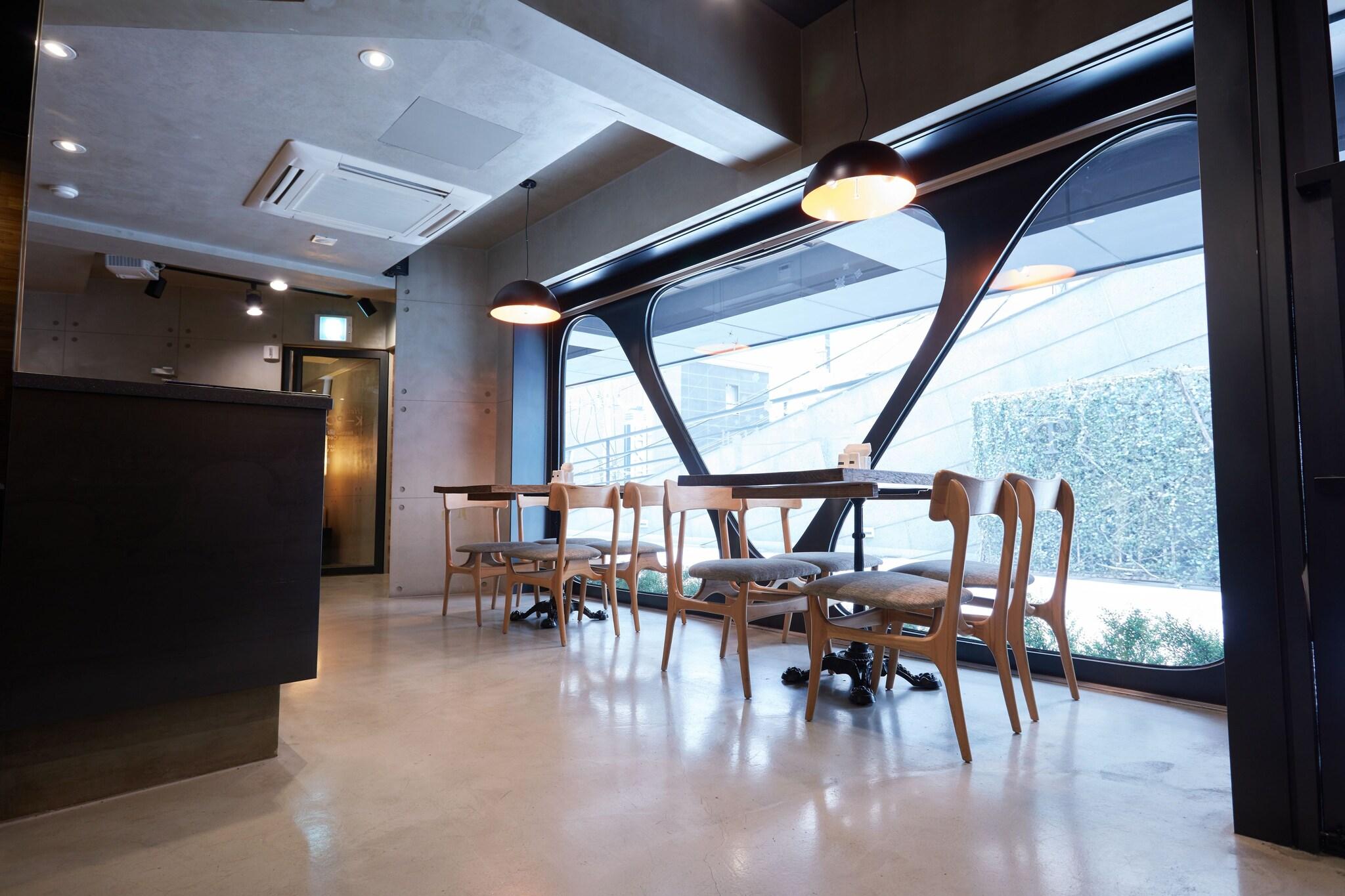 Tria Business & Boutique Hotel