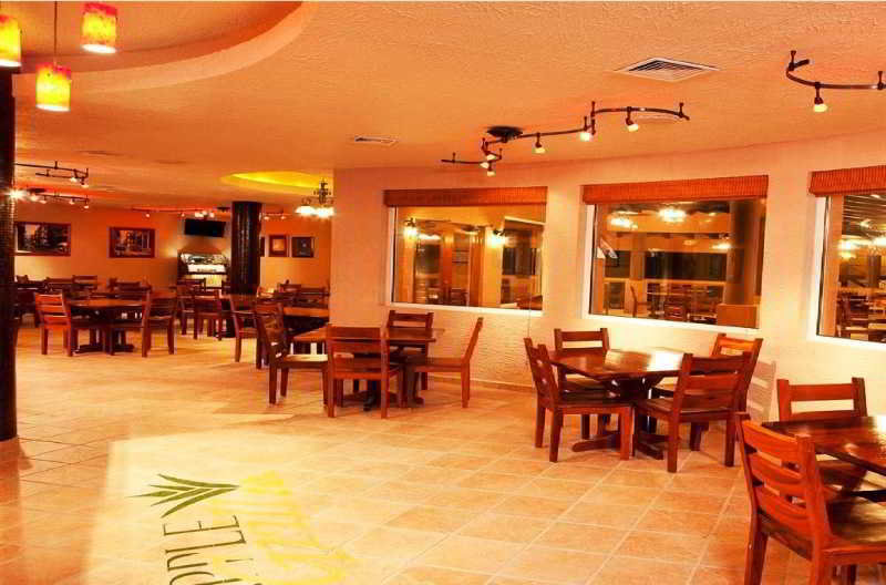 Clarion Suites Roatan At Pineapple Villas