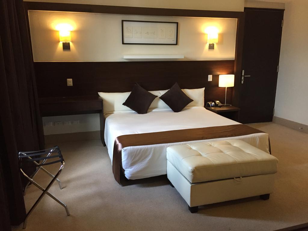 Weston Suites Hotels by null