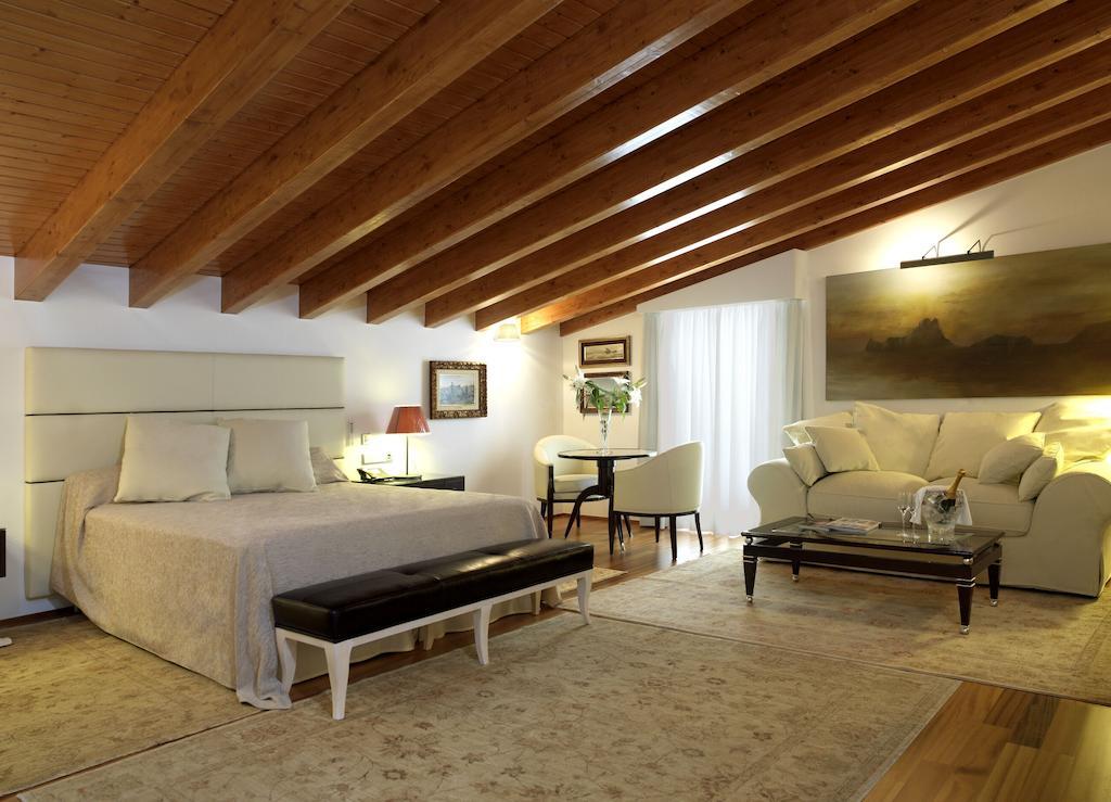 R&C Hotel Mirador de Dalt Vila by null