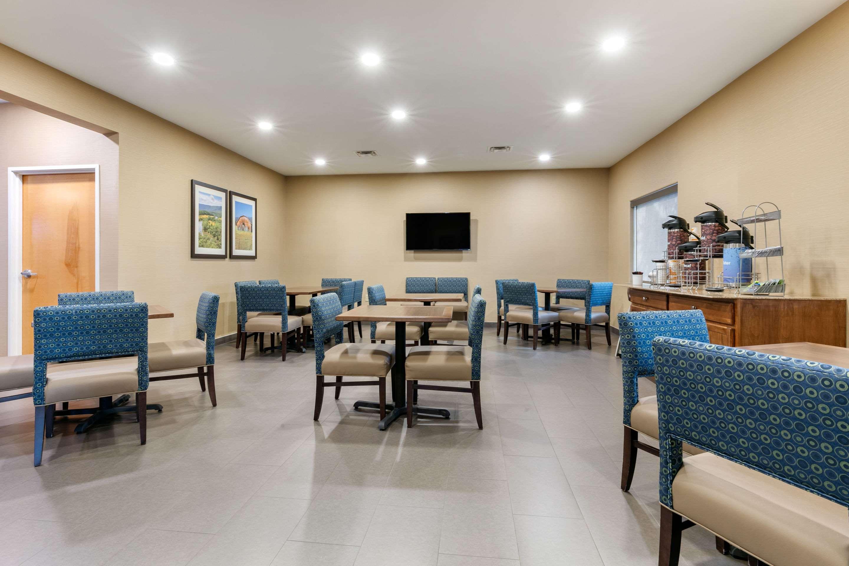 Comfort Suites