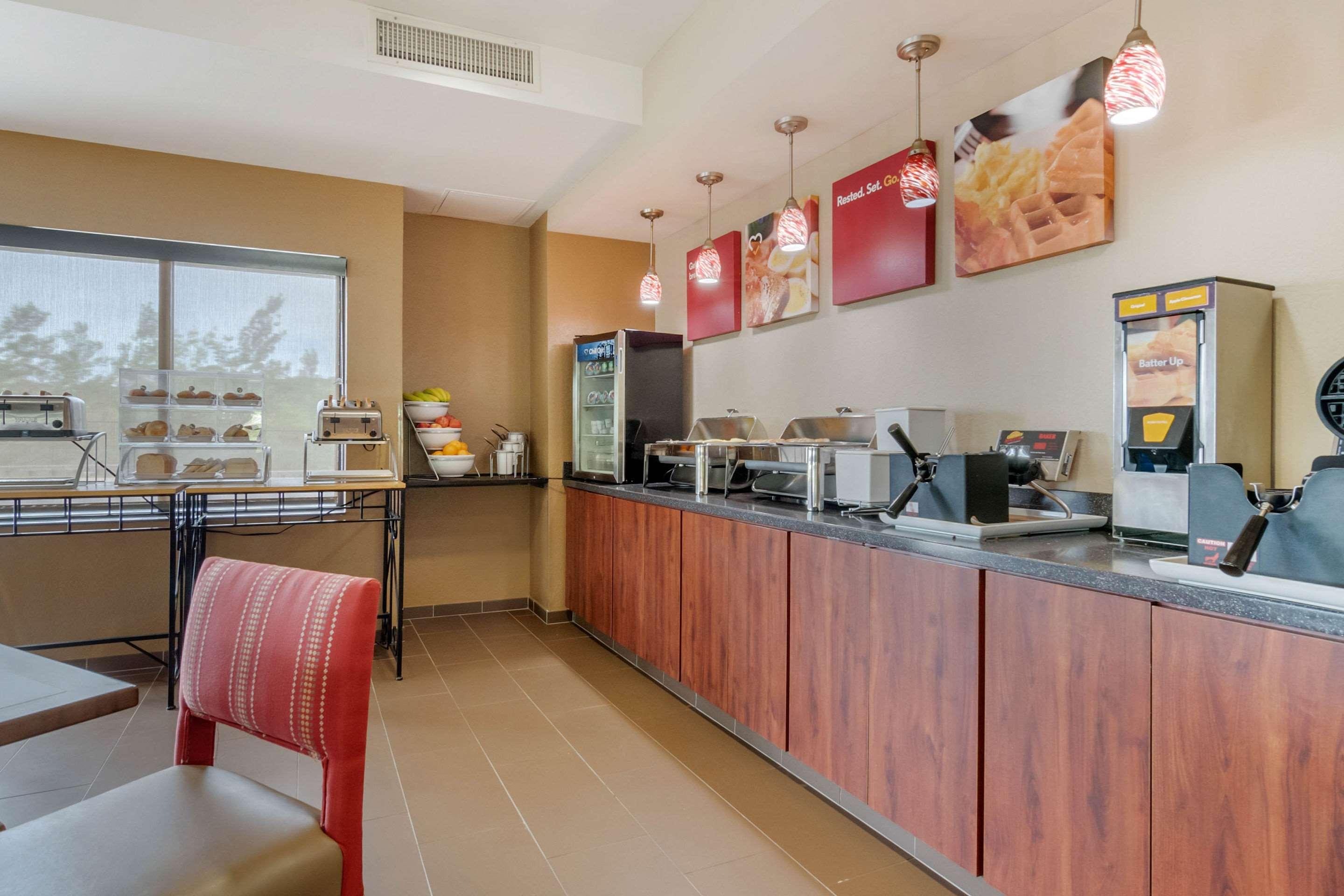 Comfort Suites Speedway