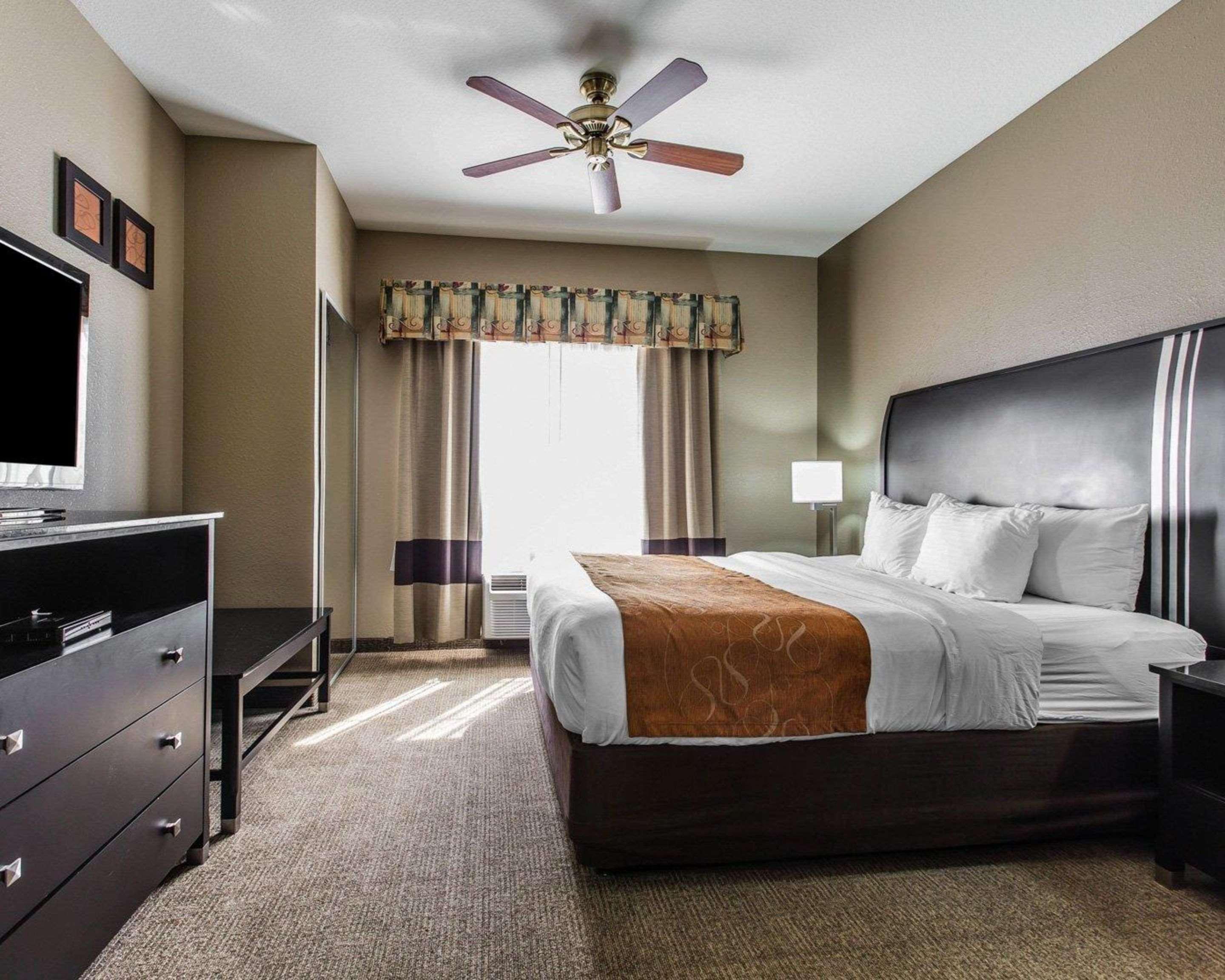 Comfort Suites Bakersfield