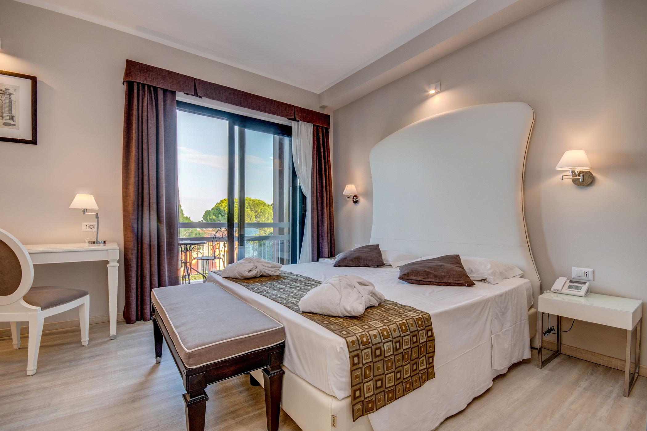 Camera doppia, benessere, vista sul lago, vasca idromassaggio, balcone