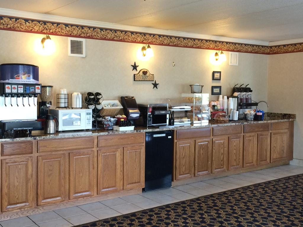 Econo Lodge Darien