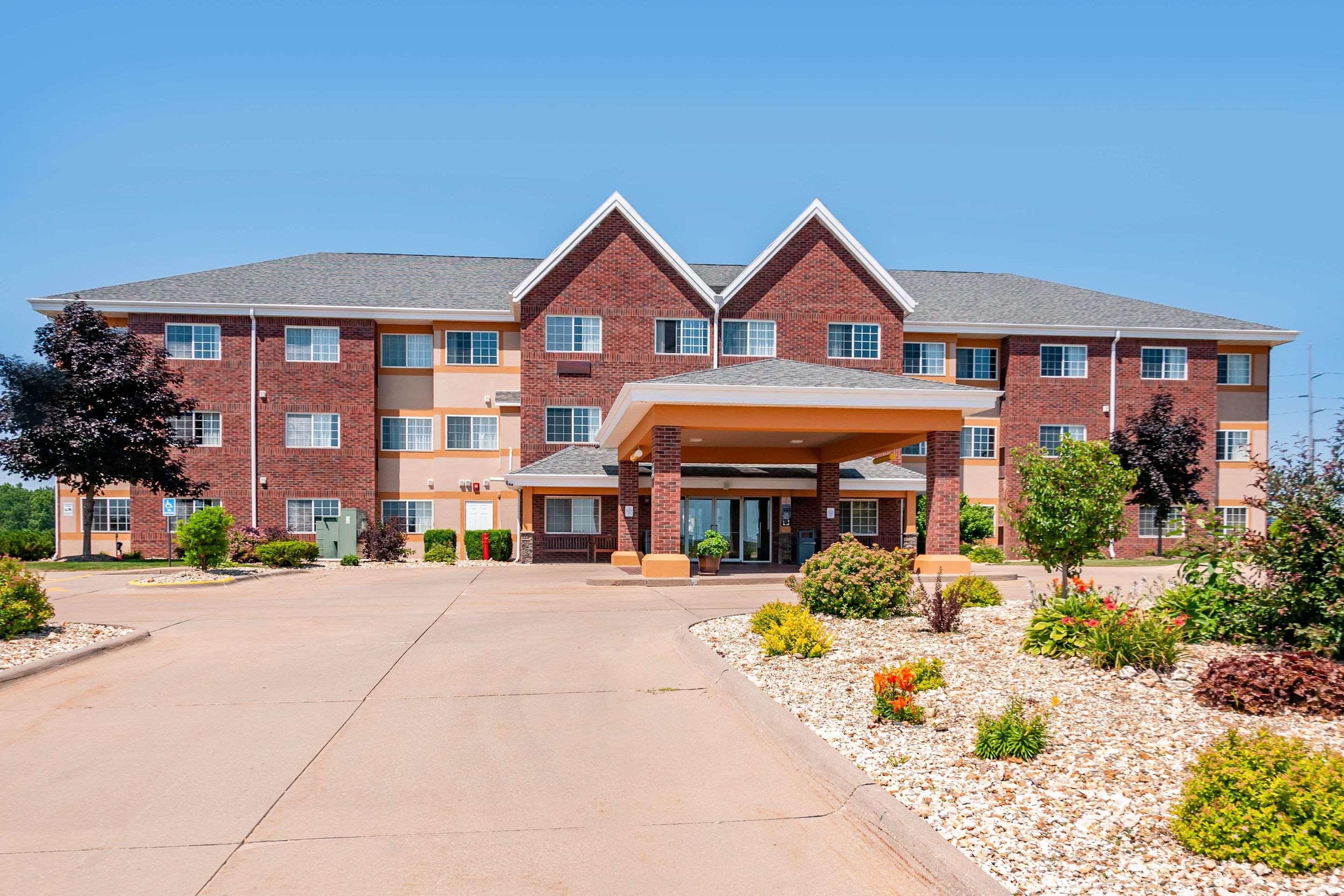MainStay Suites Dubuque at Hwy 20 image