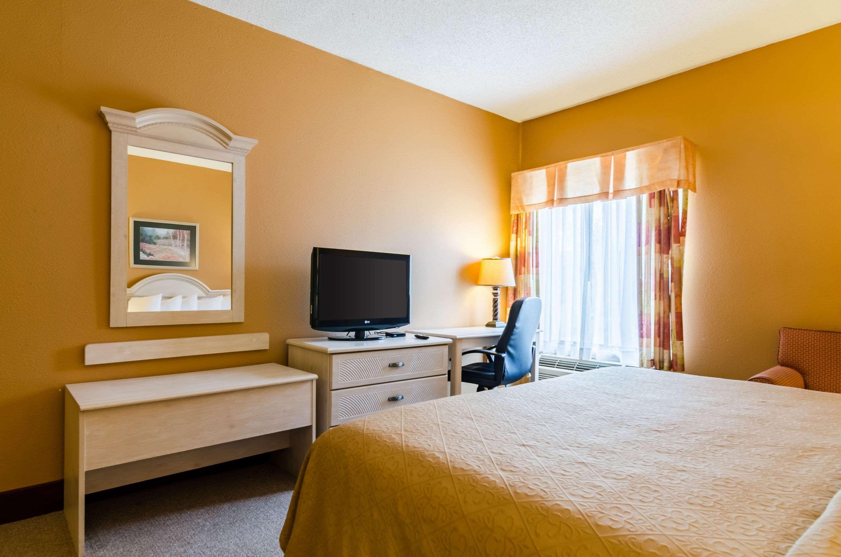 Quality Inn & Suites Manhattan Area