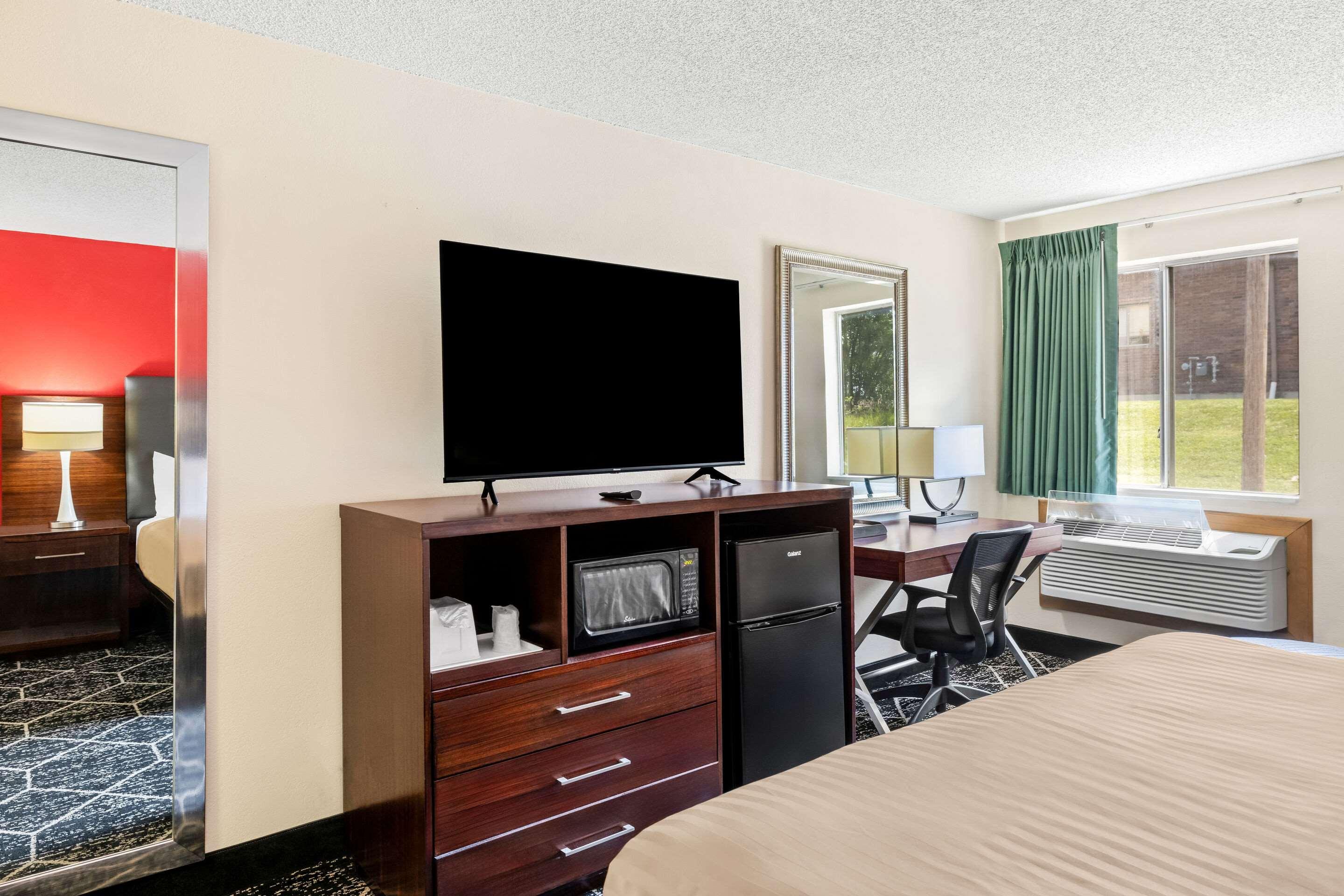 Econo Lodge Emporia Area