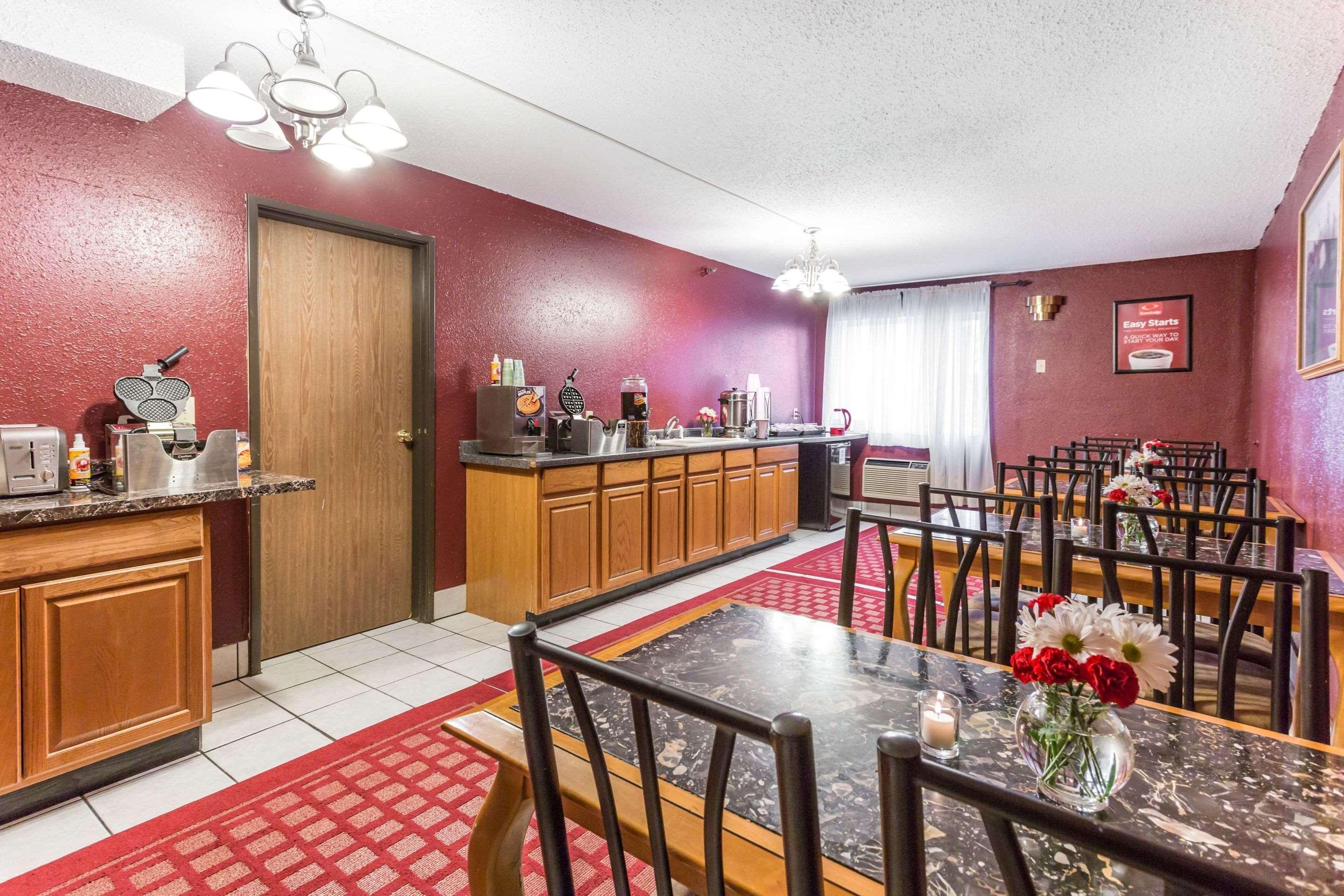 Hotel Fuzion Inn & Suites