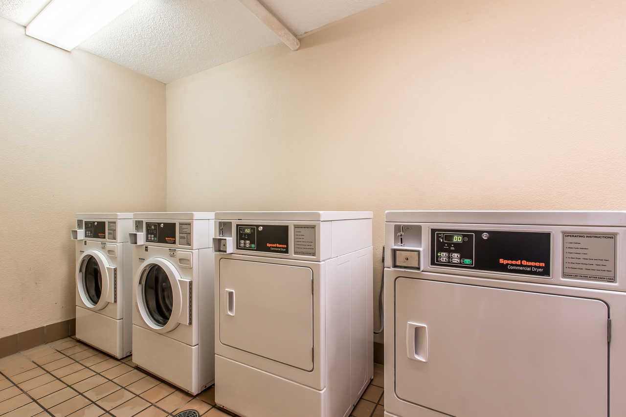 Econo Lodge  Inn & Suites Foley