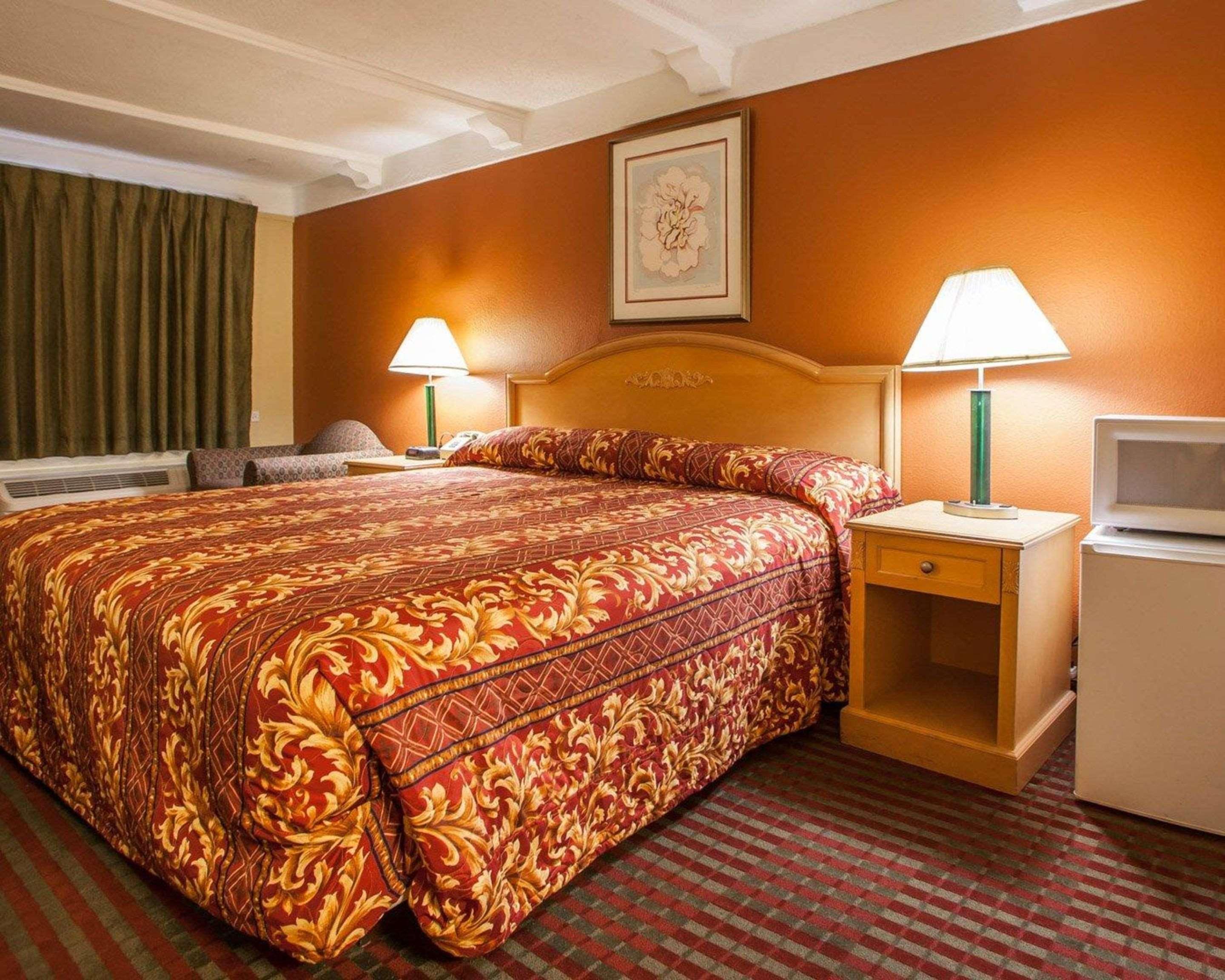 Rodeway Inn St. Charles