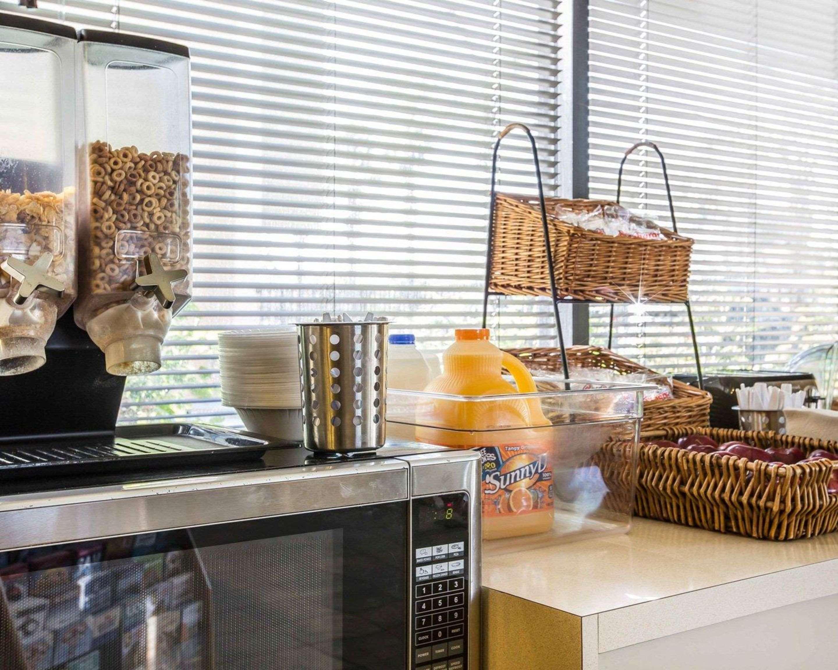 Rodeway Inn & Suites Bakersfield