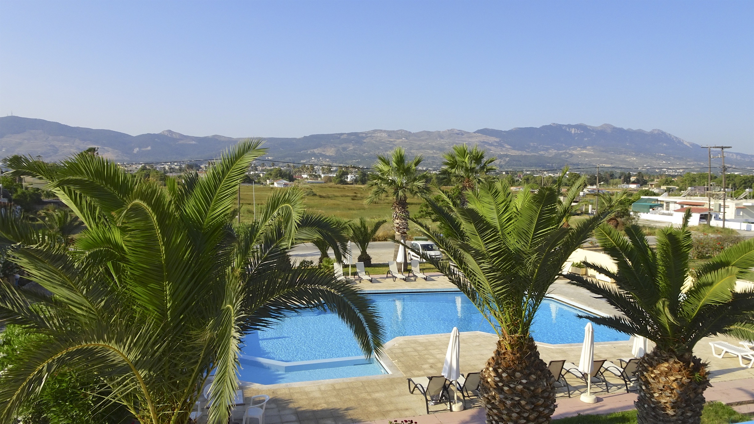 Leonidas Hotel And Studios - фото