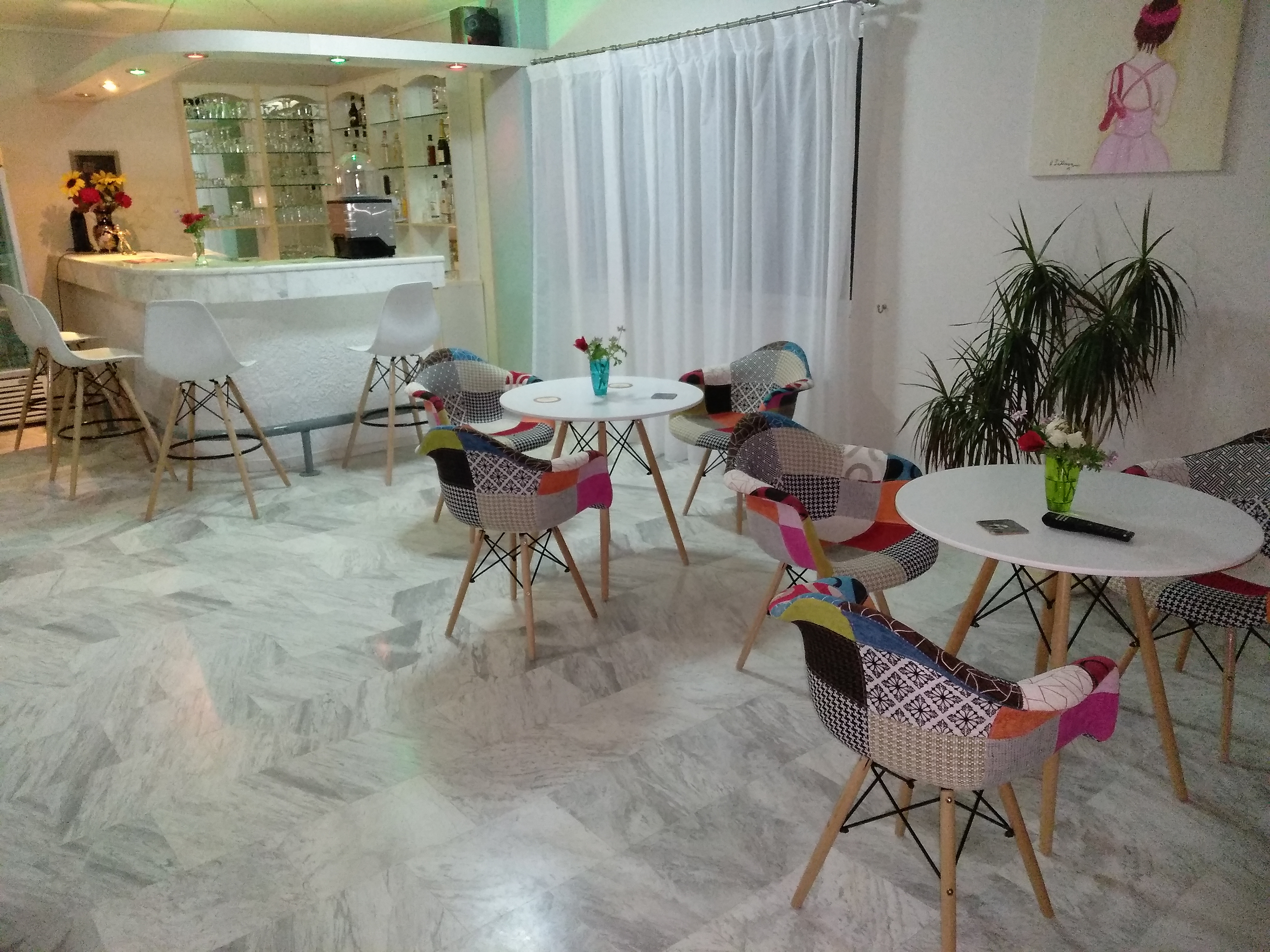 Leonidas Hotel And Studios - фото