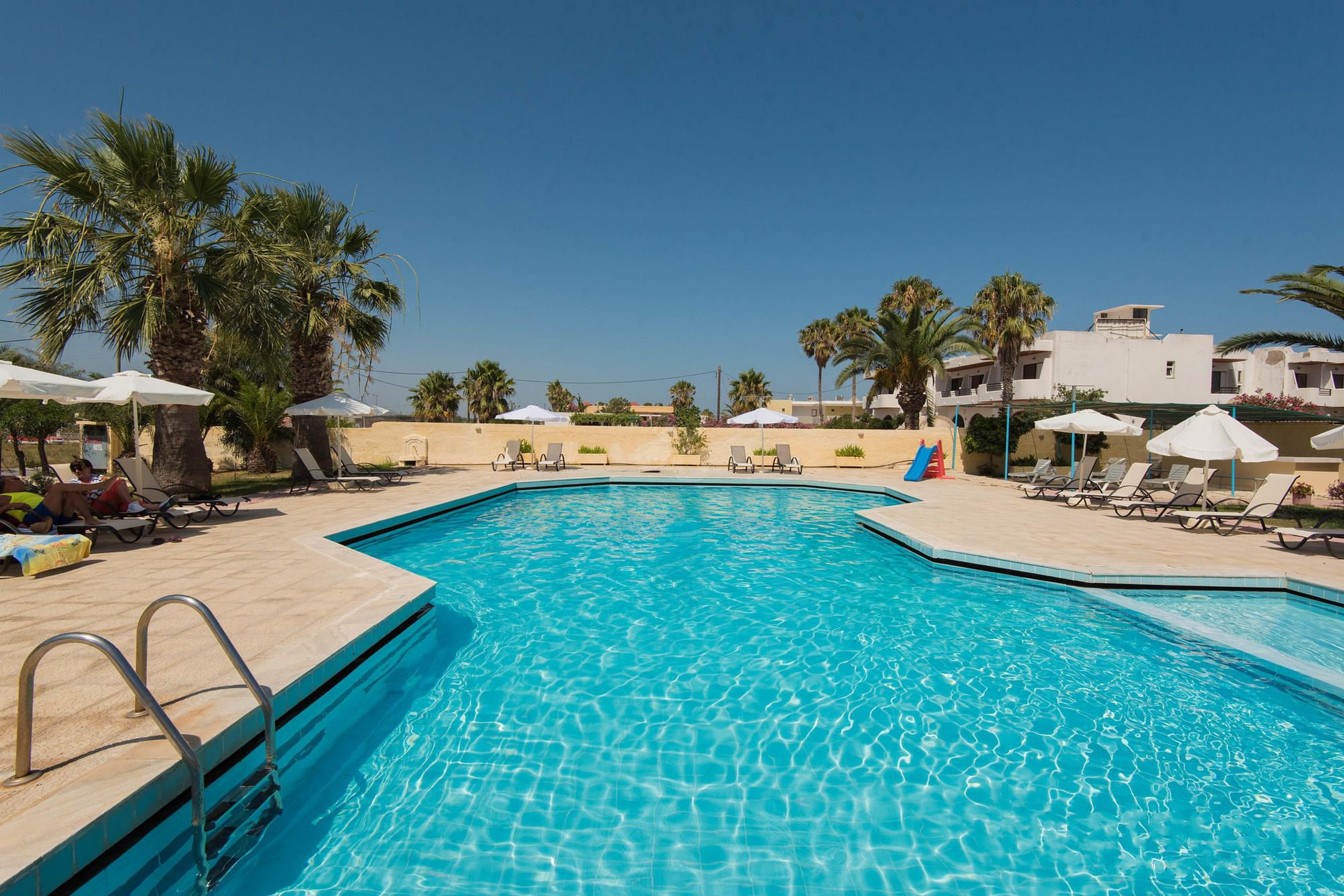 Leonidas Hotel and Studios by null