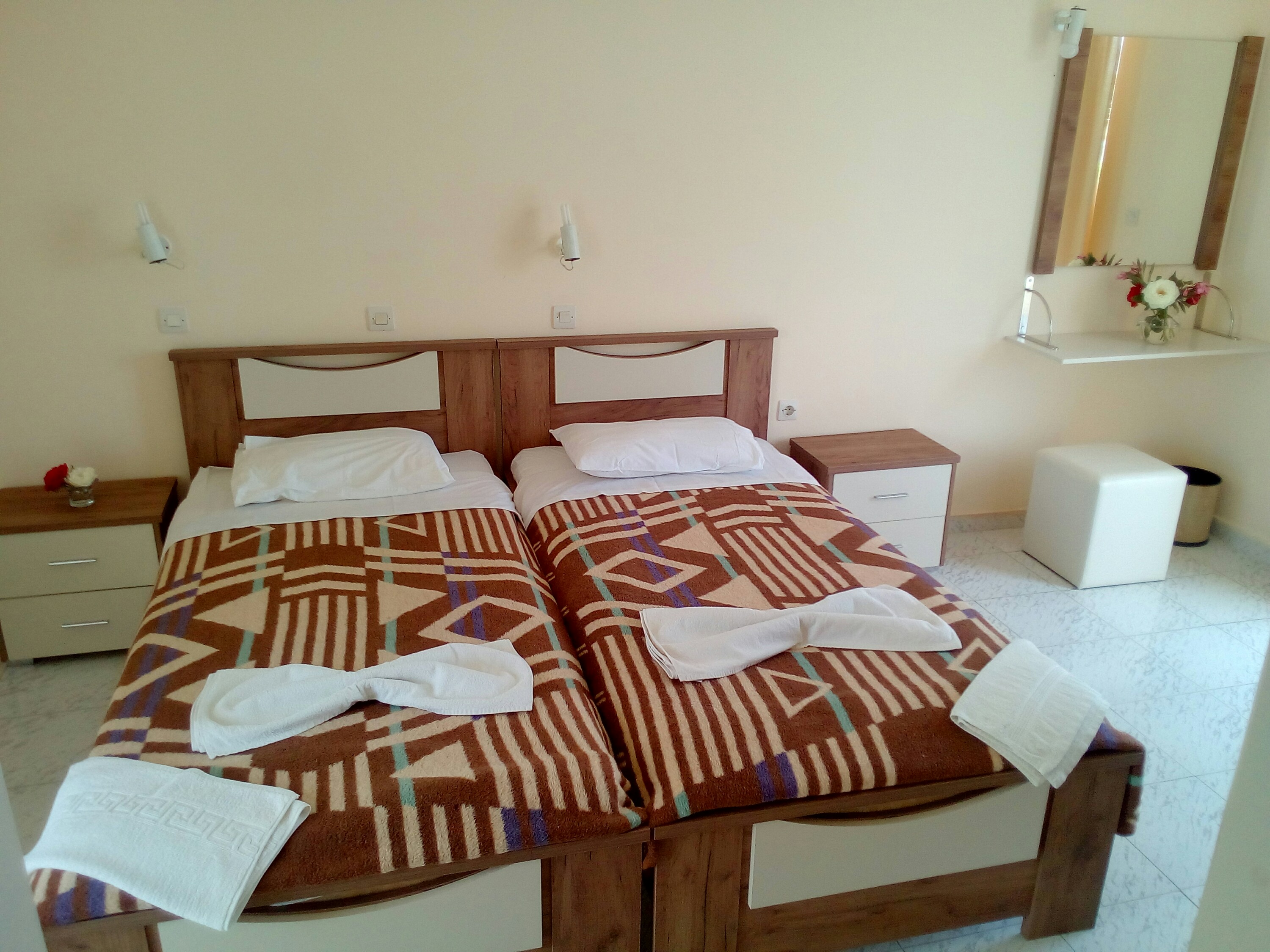 Leonidas Hotel and Studios by null