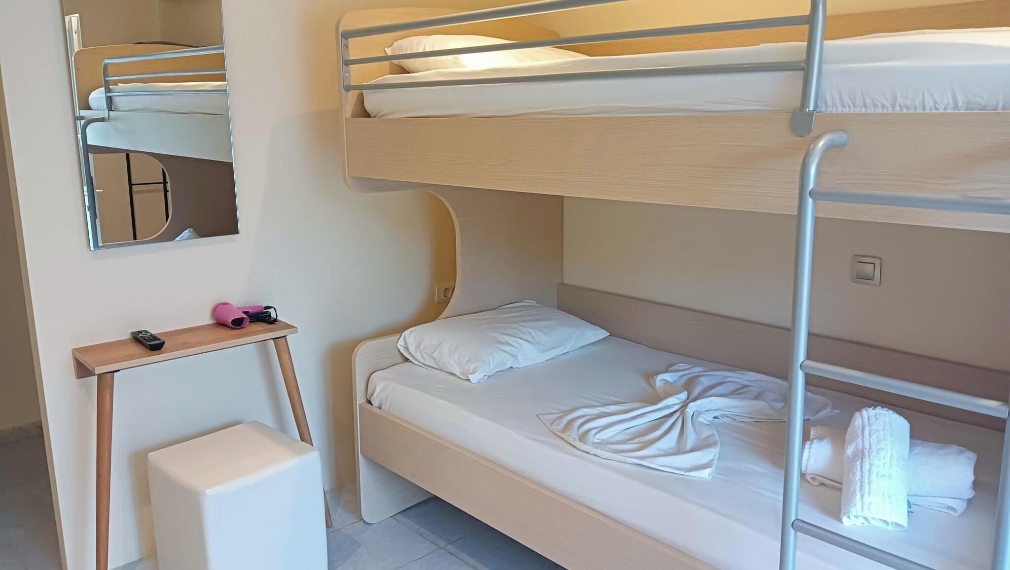 Leonidas Hotel and Studios by null