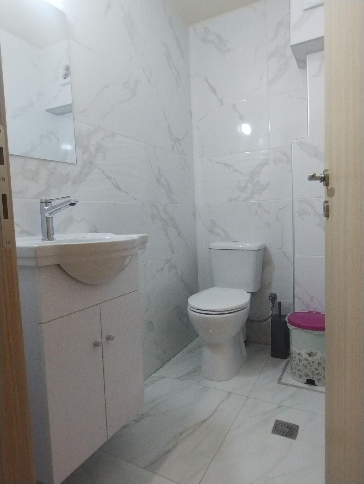 Leonidas Hotel and Studios by null