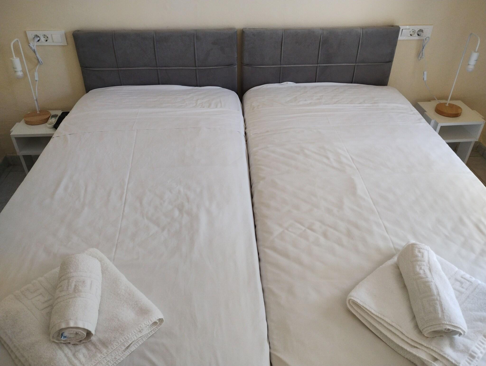 Leonidas Hotel and Studios by null