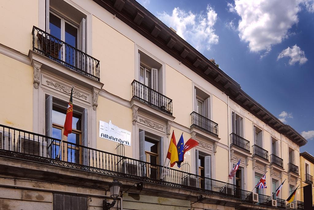 Hostal Alhambra Suites