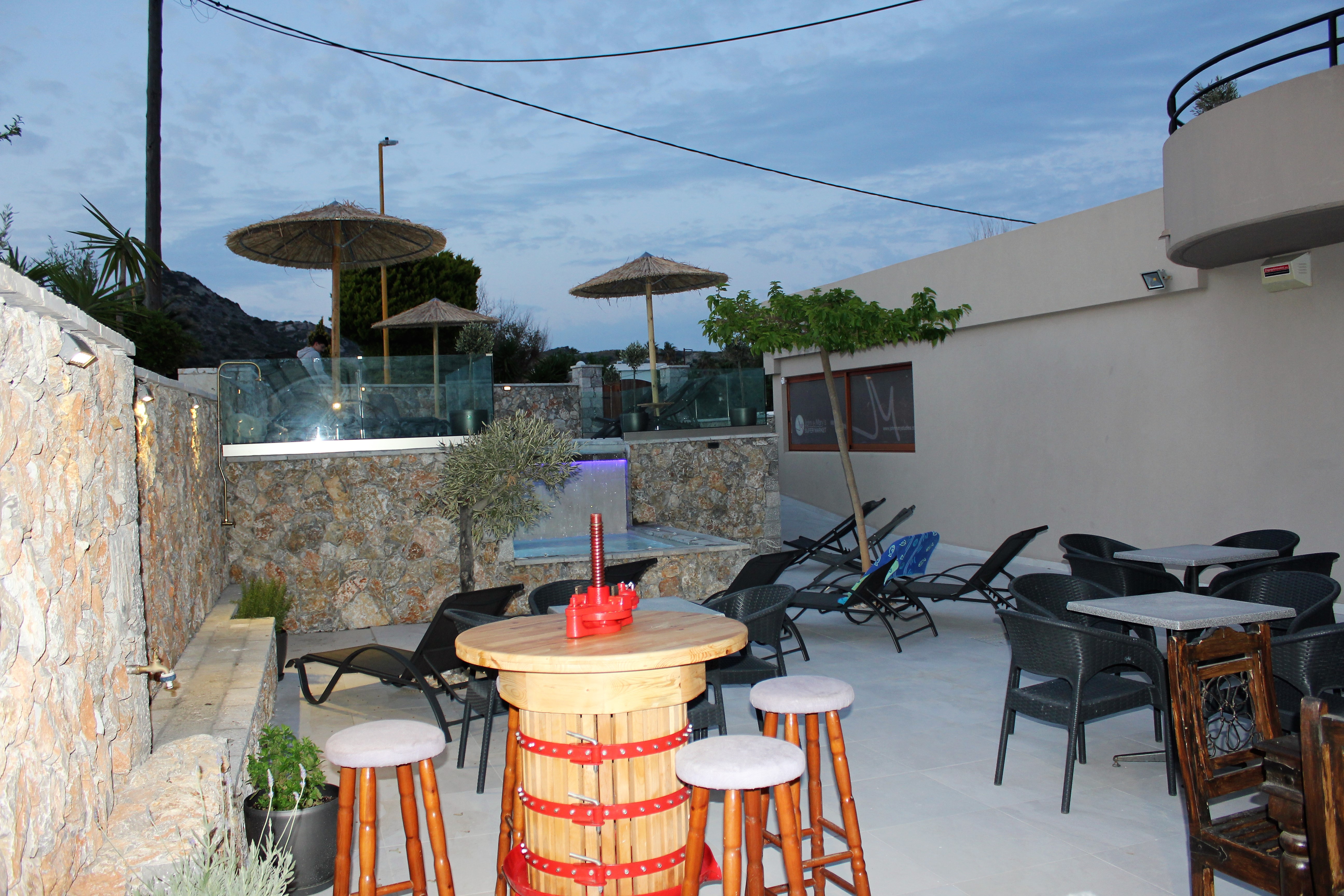 Johnmary Studios - фото