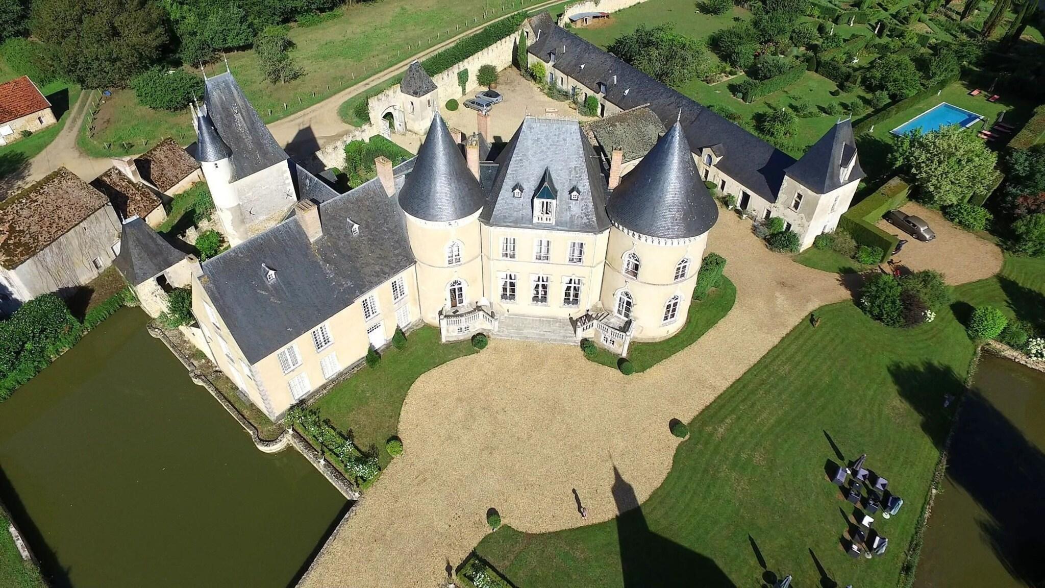 Chateau De Vauloge