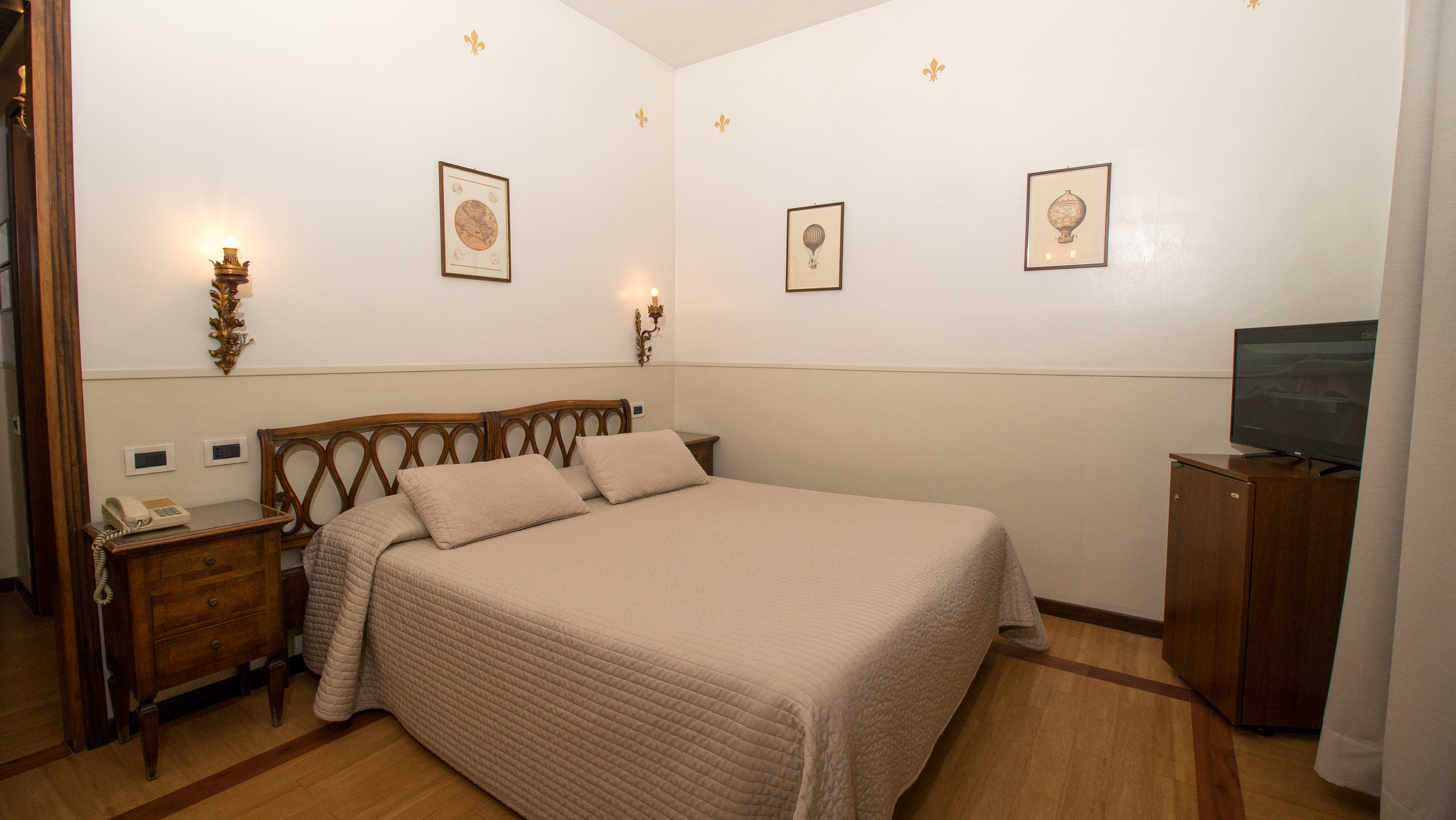 Admiral Hotel - photo