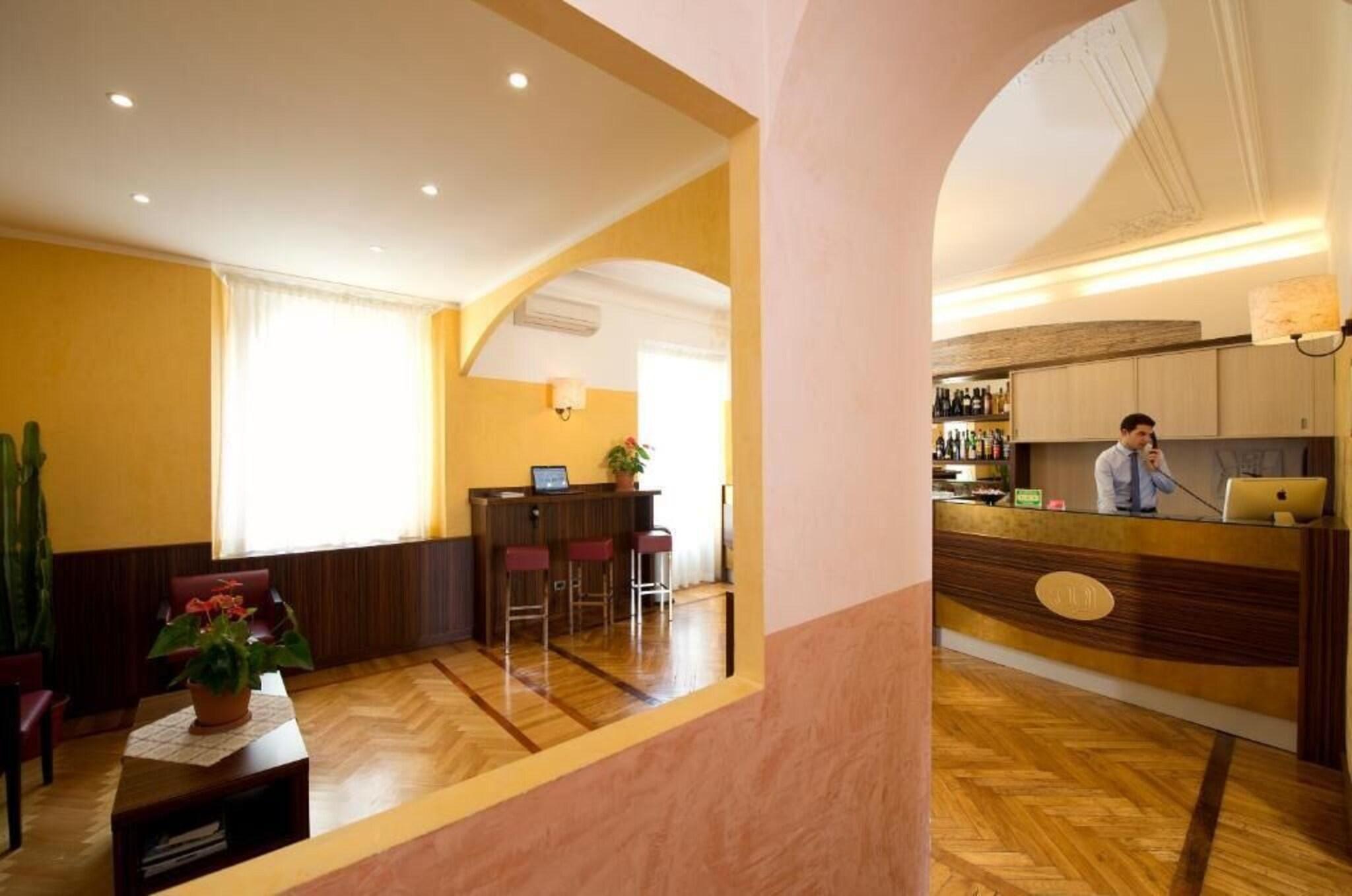 Hotel Panizza - photo
