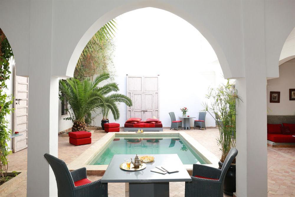 RIAD ANYSSATES by null